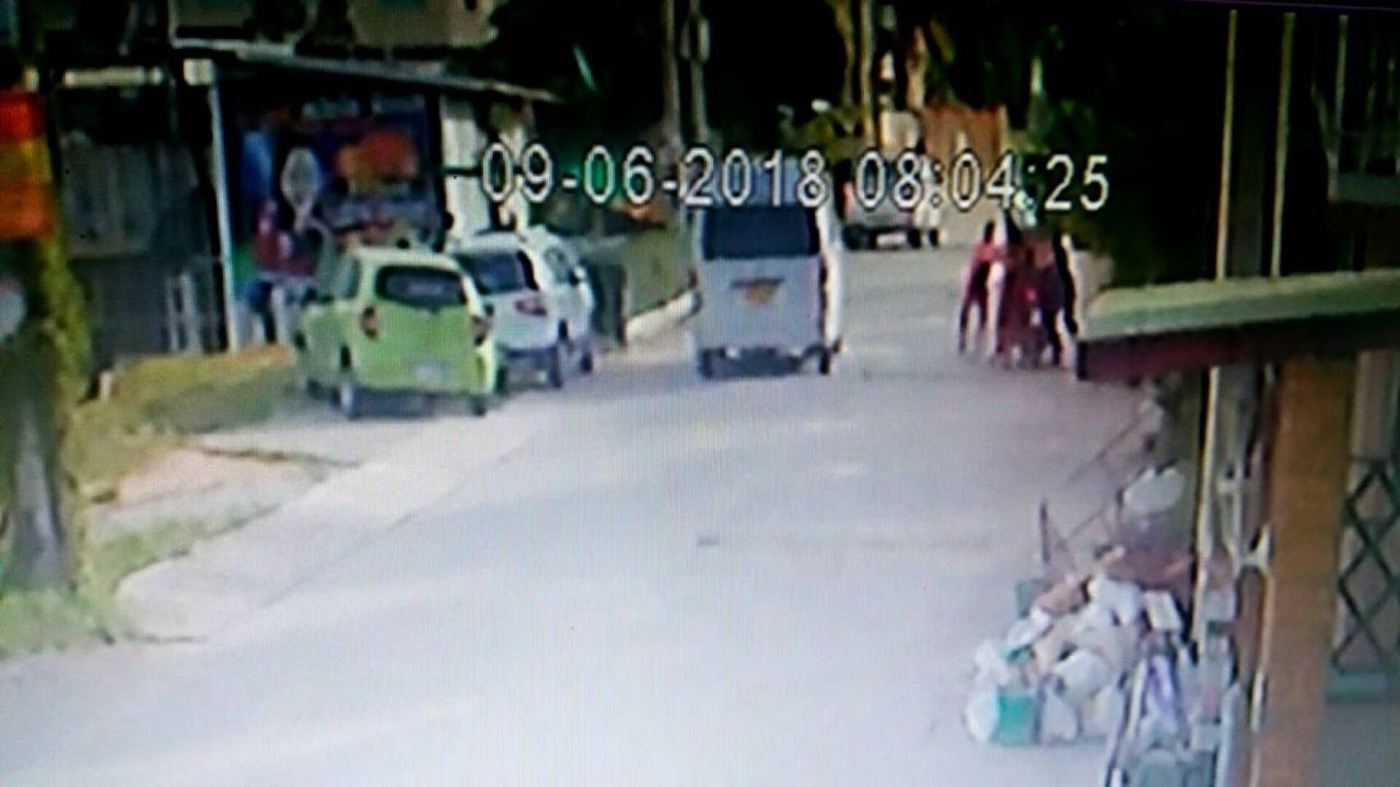 ลูกสาวของผู้เสียหายพยายามจับตัวคนร้าย แต่ไม่สำเร็จ