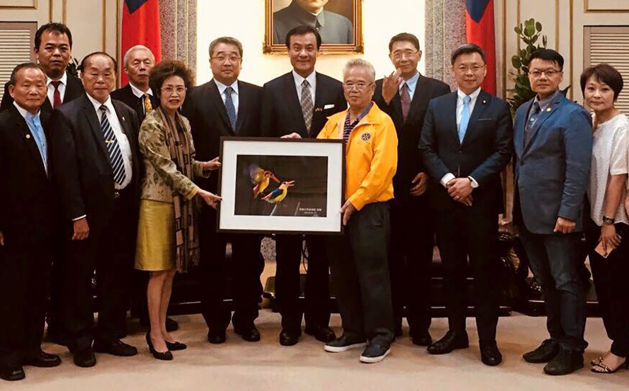 เยี่ยมคารวะ ธงชัย ชาสวัสดิ์ ผอ.ใหญ่ สนง.การค้าและเศรษฐกิจไทย ณ ไทเป ประเทศไต้หวัน เข้าเยี่ยมคารวะ เจียฉวน ประธานสภานิติบัญญัติแห่งชาติไต้หวัน โดยนำนักธุรกิจไต้หวันที่ลงทุนในประเทศไทย ไปร่วมด้วย.