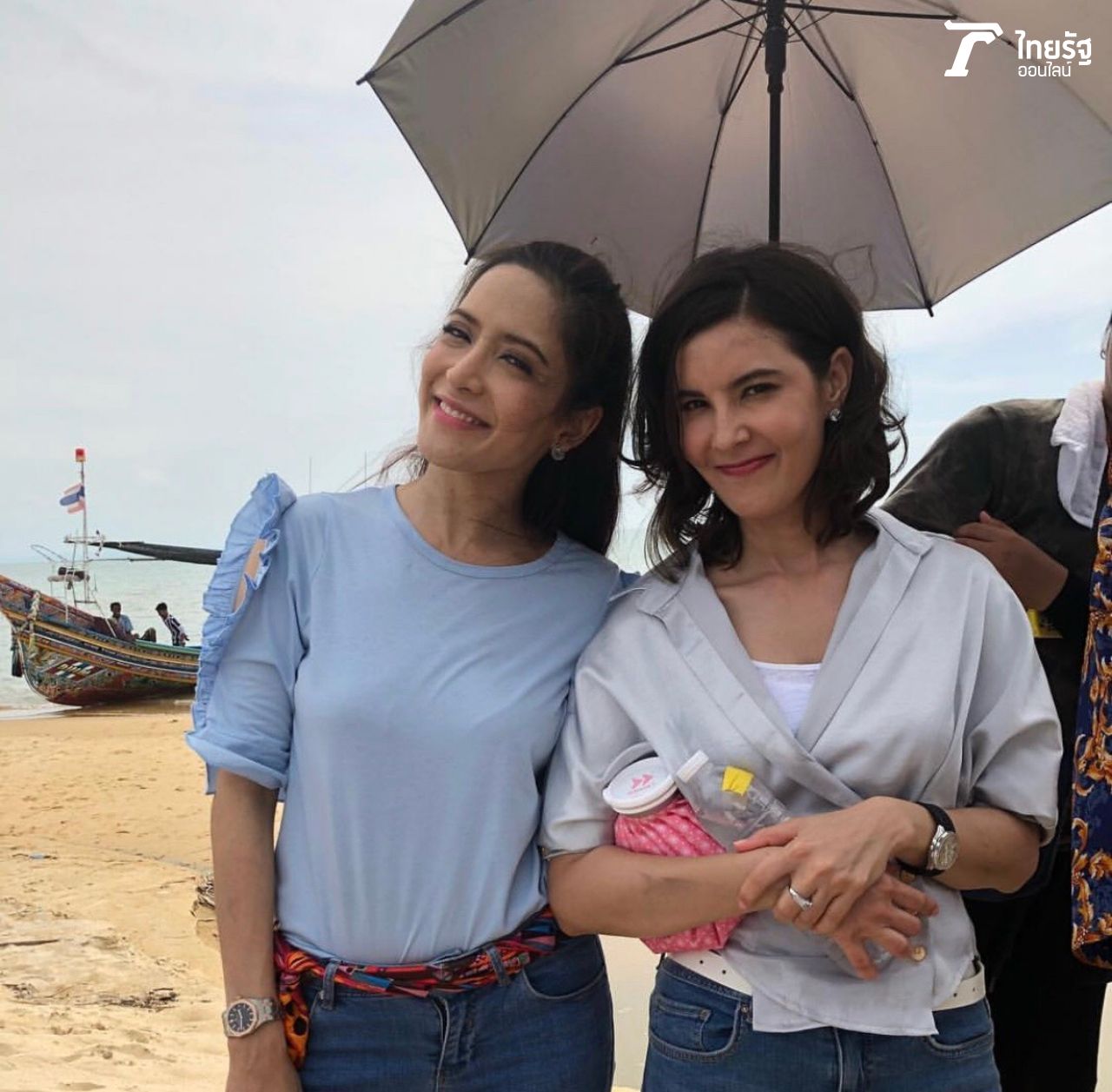 แดดร้อนหน่อย แต่เรารักกันเนอะๆ 