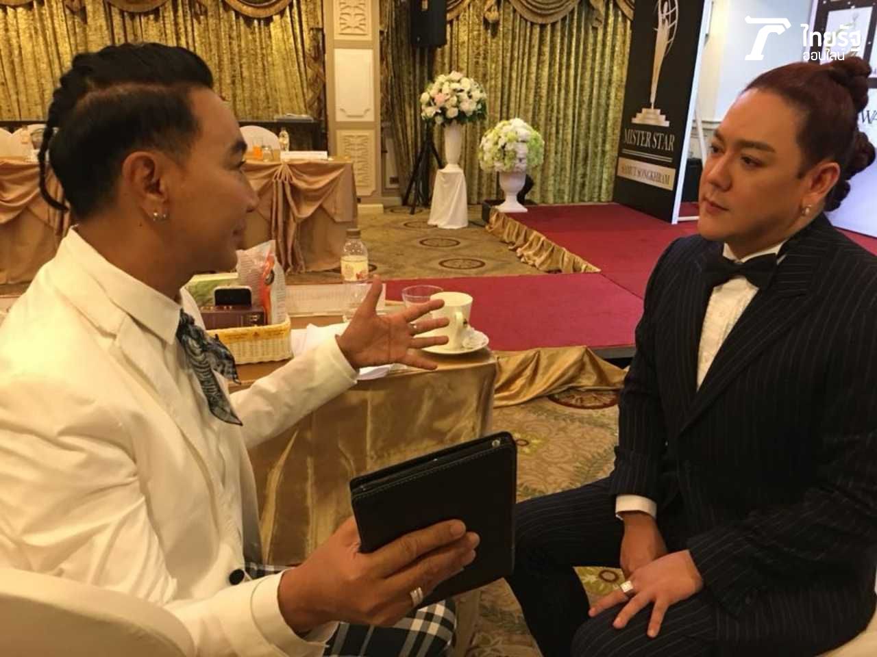 กำลังเม้าท์สวยๆ กับน้องรัก โก้ ธีรศักดิ์