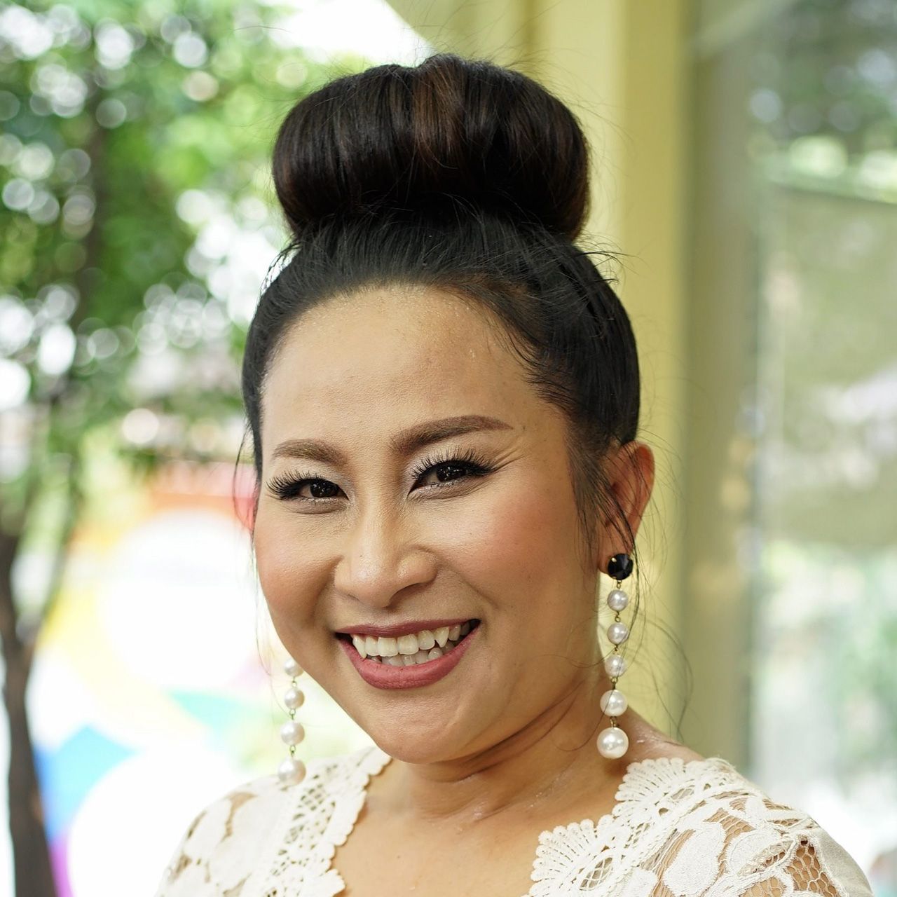 เห็นคนอื่นเล่นเลิฟซีน ใน “เสน่ห์นางครวญ” ช่อง 8 ลาล่า อาร์สยาม รมณ์เสีย ตัวเองเป็นบ่าว ได้แต่โดนจิกหัวใช้ รอบทจูบๆ จ๊วบๆยังไม่มีใครให้เล่นเล้ย(อิอิ)