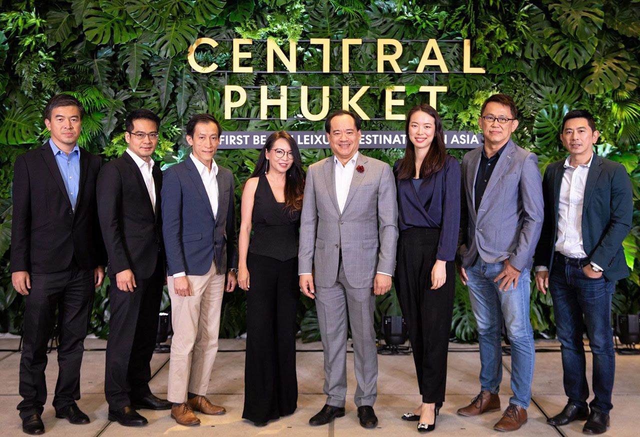 ก.ย.เปิดแน่ - ปกรณ์ พรรธนะแพทย์ จัดงานเตรียมความพร้อมเปิดโครงการ เซ็นทรัล ภูเก็ต แฟล็กชิปสโตร์แห่งใหม่ในเดือนกันยายน โดยมี วิไลพร ปิติมานะอารี, กันตภณ ผาณิตรัตน์, อุปถัมป์ นิสิตสุขเจริญ และ ชาตรี โกวิทานุพงศ์ มาร่วมงานด้วย ที่โรงแรมพาร์ค ไฮแอท วันก่อน.