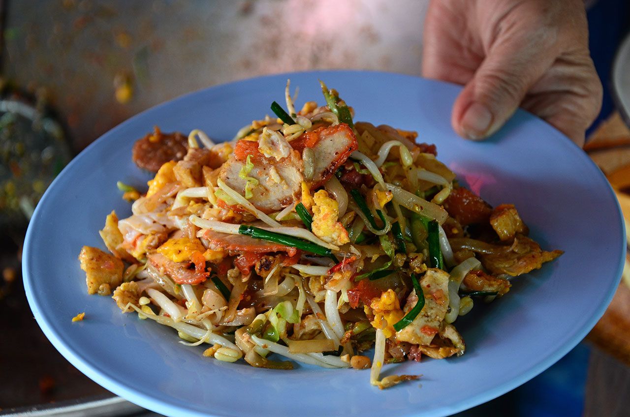 ผัดไทยป้าถวิลที่อำเภอวังทอง.