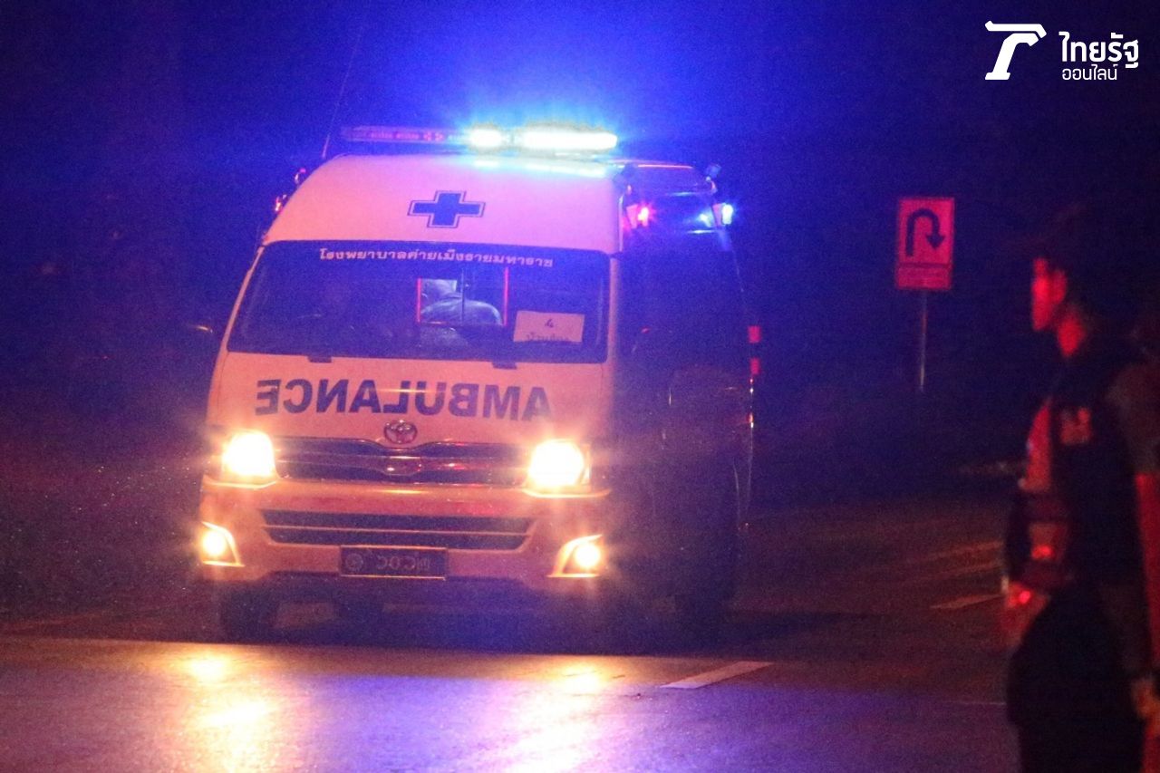 รถพยาบาลนำหมูป่า จากถ้ำหลวง ผ่าน อบต.โป่งผา เพื่อไปรักษาที่ รพ.เชียงรายฯ