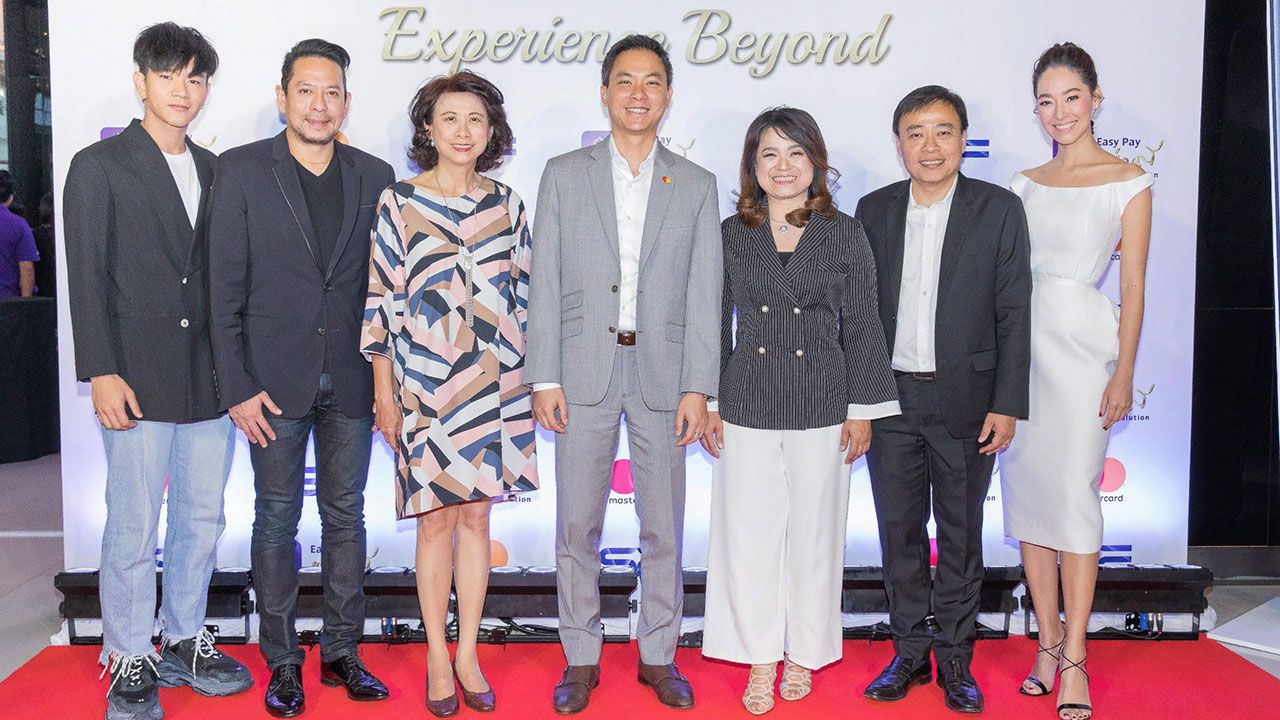 สี่ปีแล้ว - สุวรรณี ชินเชี่ยวชาญ, โดนัลด์ ออง และ พิมพ์ใจ ทองมี จัดงานฉลองครบรอบ 4 ปี โรงภาพยนตร์มาสเตอร์การ์ด ซีเนม่า พร้อมมอบสิทธิพิเศษสำหรับลูกค้าบัตรเครดิตไทยพาณิชย์มาสเตอร์การ์ด โดยมี เดชา ธรรมชัยพิเนต มาร่วมงานด้วย ที่เอสเอฟเวิลด์ ซีเนม่า เซ็นทรัลเวิลด์ วันก่อน.