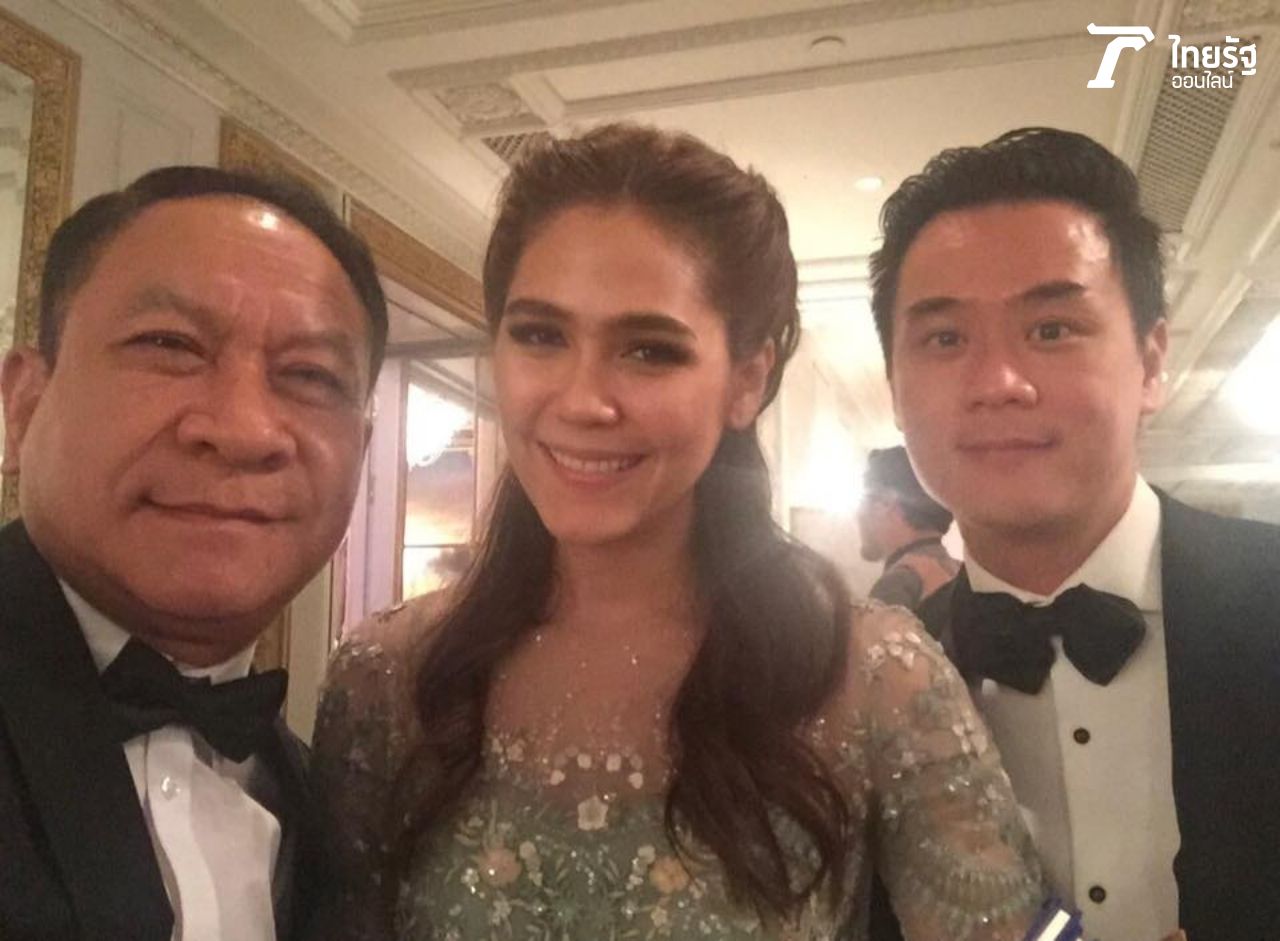 (ซ้ายมือ) คุณอิ่ม วีรศักดิ์ ชุณหจักร กรรมการรายการดัง เชฟกระทะเหล็ก Iron Chef Thailand และยังเป็นผู้บริหารของเสม็ดรีสอร์ทกรุ๊ป Samed Resorts Group ที่เกาะเสม็ด 