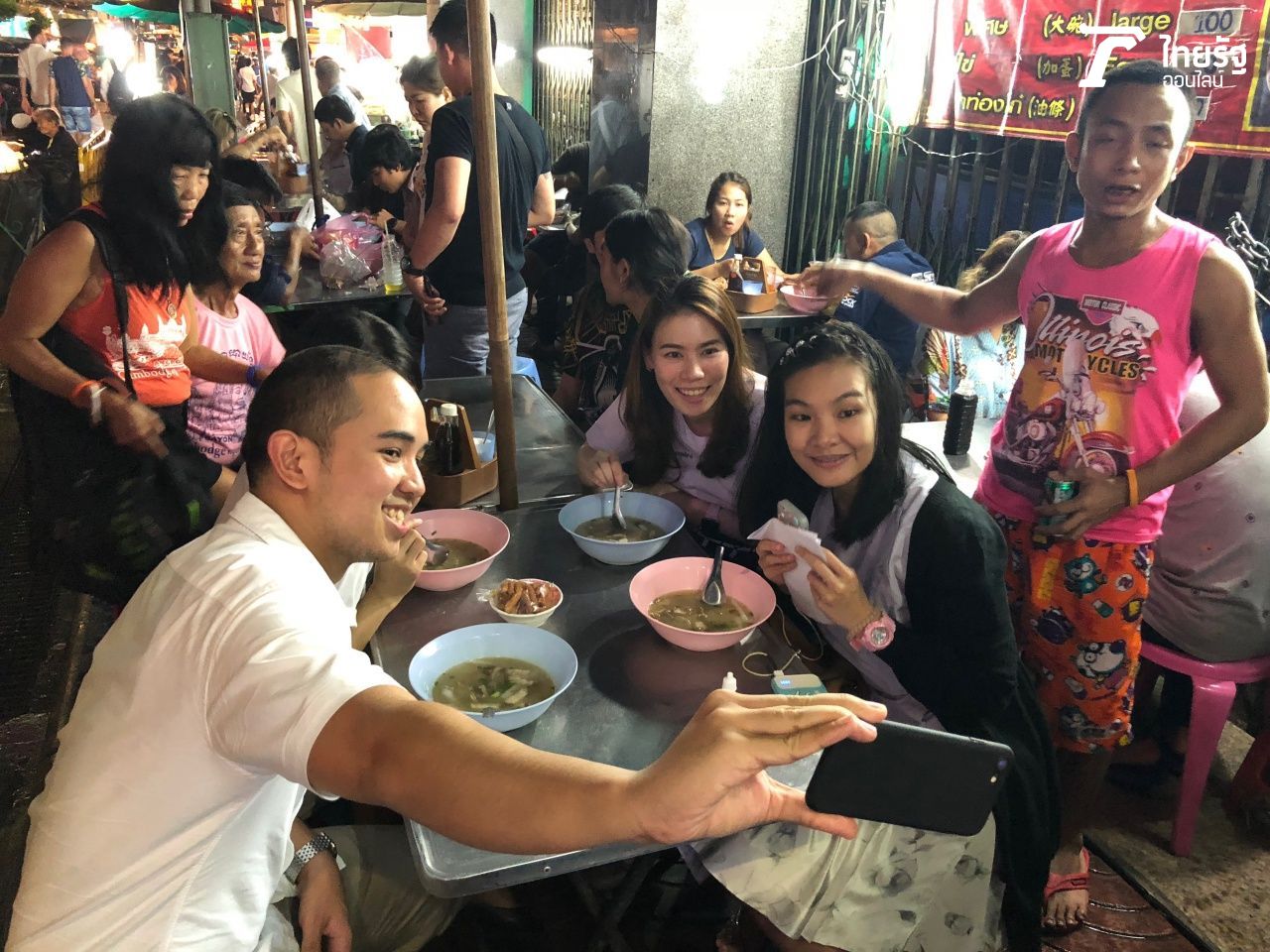 สุขสันต์กับกวยจั๊บสูตรเด็ด ย่านเยาวราช