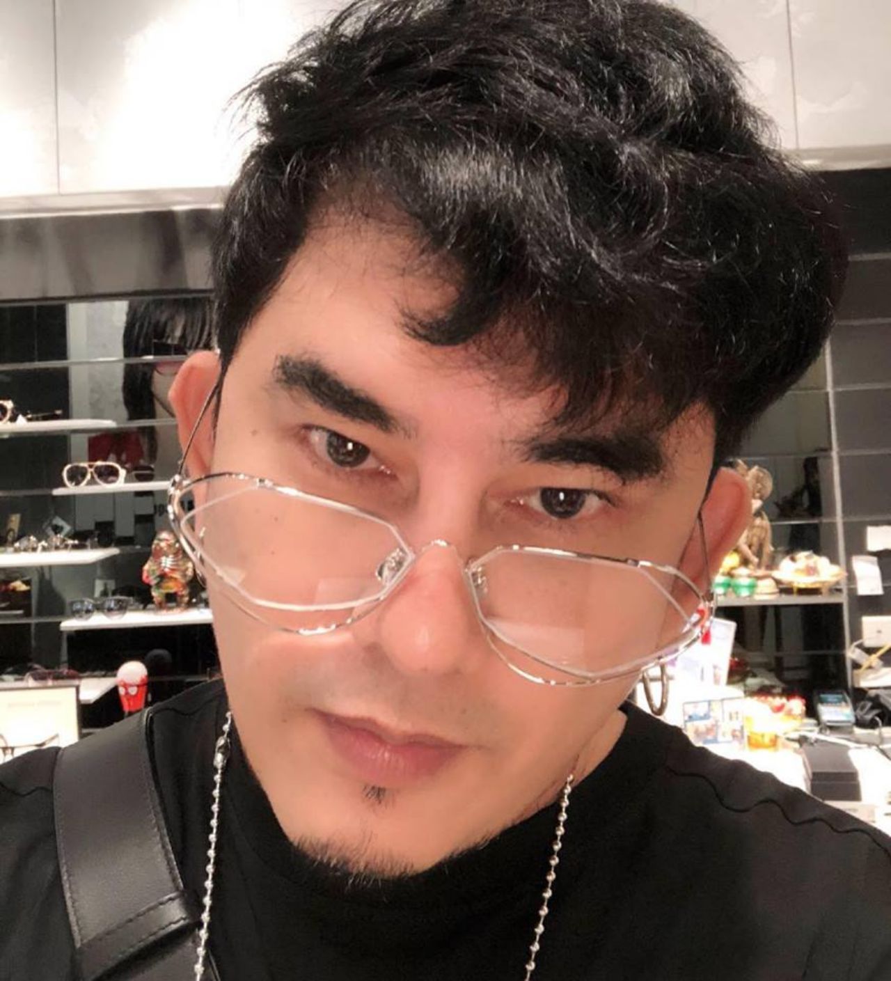 พชร์ อานนท์