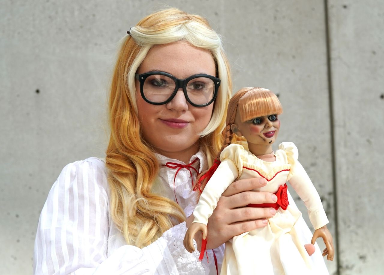 เธอไม่เคยเหงาหงอยเศร้าสร้อยเลย เพราะมีน้องตุ๊กตาผี คอยเคียงข้างกายตลอด 20 ชม. 