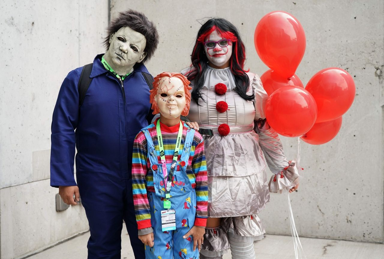 พ่อ แม่ ลูก สุดสยอง ขอเตือน! อย่าเข้าใกล้ ถือลูกโป่งแดงๆ จากหนังเรื่อง it โผล่จากนรก 