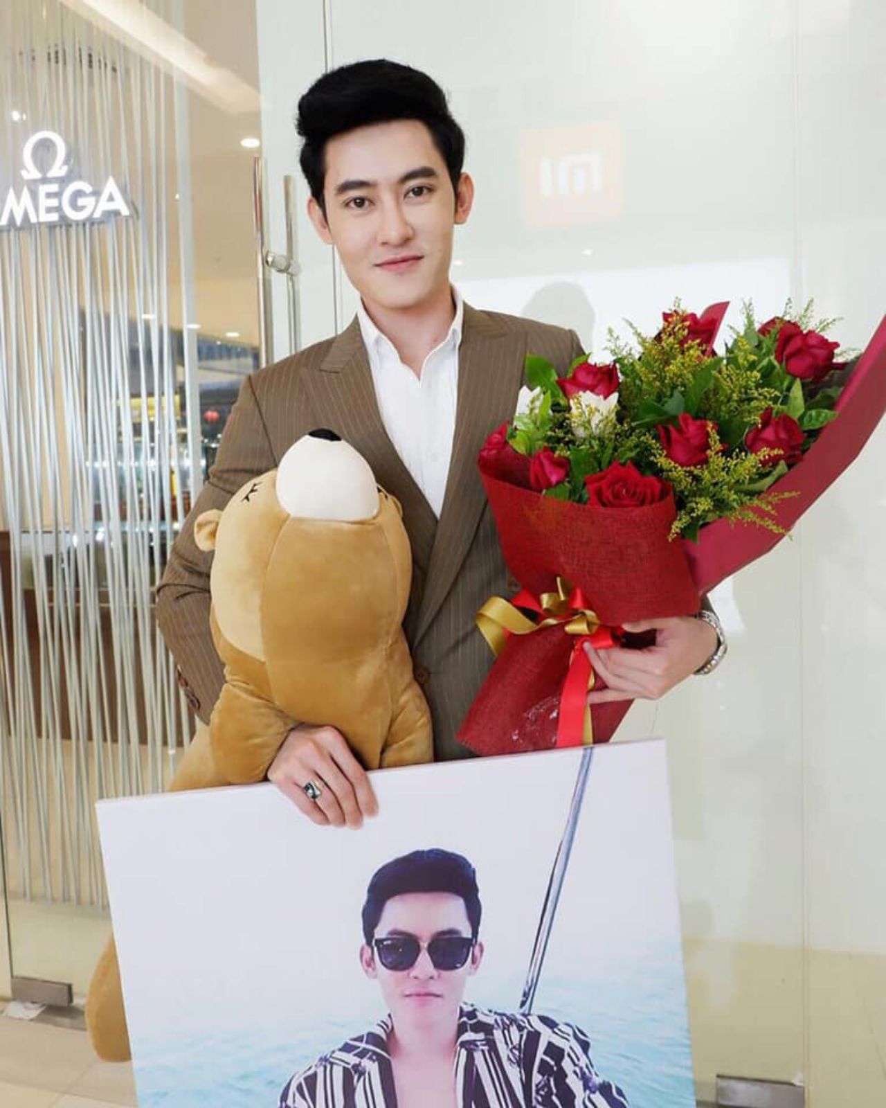 วันเกิดที่ผ่านมา แฟนคลับใจดีหอบดอกไม้มาให้ถึงตัว 