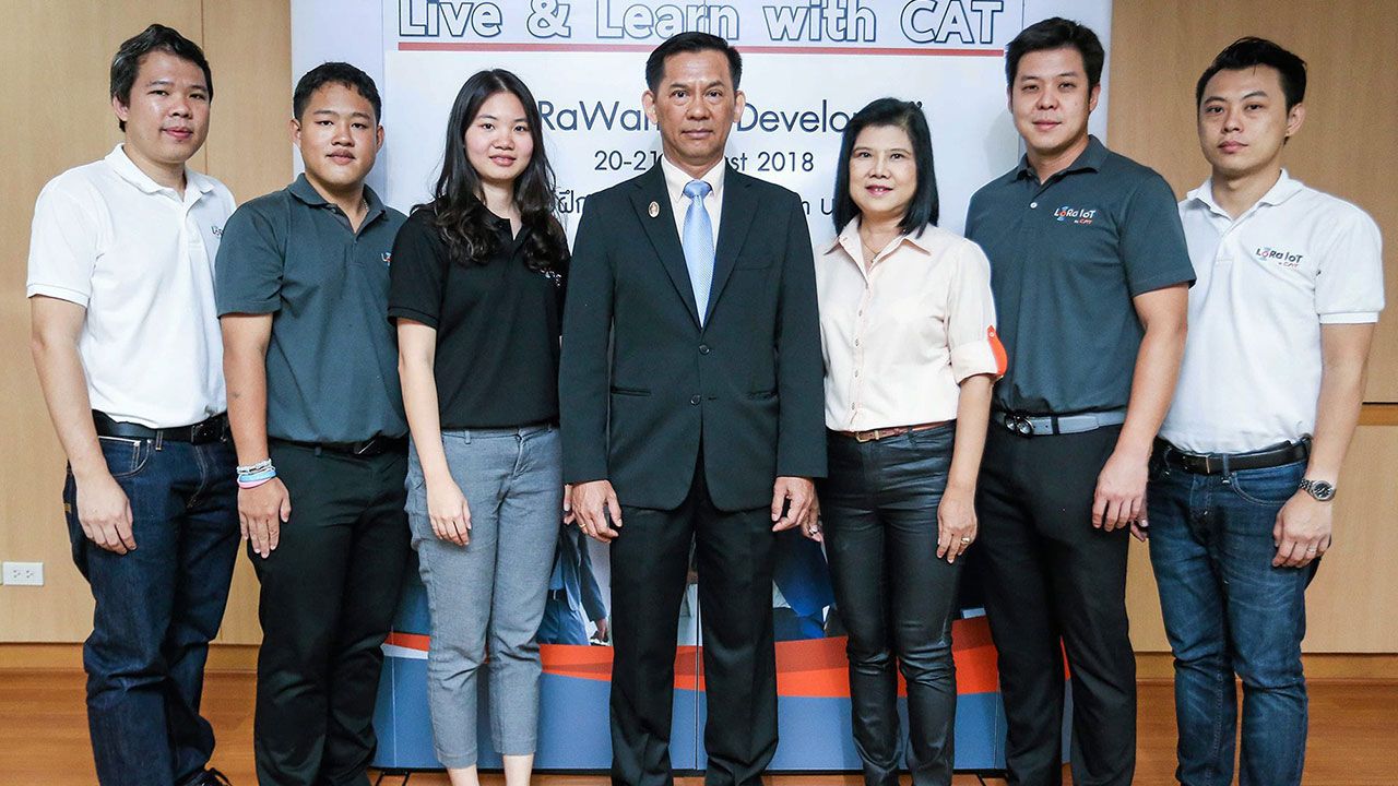 ให้รู้ไว้ - สมยศ ธนพิรุณธร เปิดกิจกรรม “Click! CAT” ในหัวข้อ “LoRaWan for Developer” ในงานสัมมนาเพื่อให้ความรู้เรื่องเทคโนโลยีสัญญาณการสื่อสาร โดยมี พัชรา แตงนาค, ชญานันท์ วิสุทธิ์จินดาภรณ์ และ พิศุทธิ์ มหัตโกมล มาร่วมงานด้วย ที่ศูนย์ CAT Telecom วันก่อน.