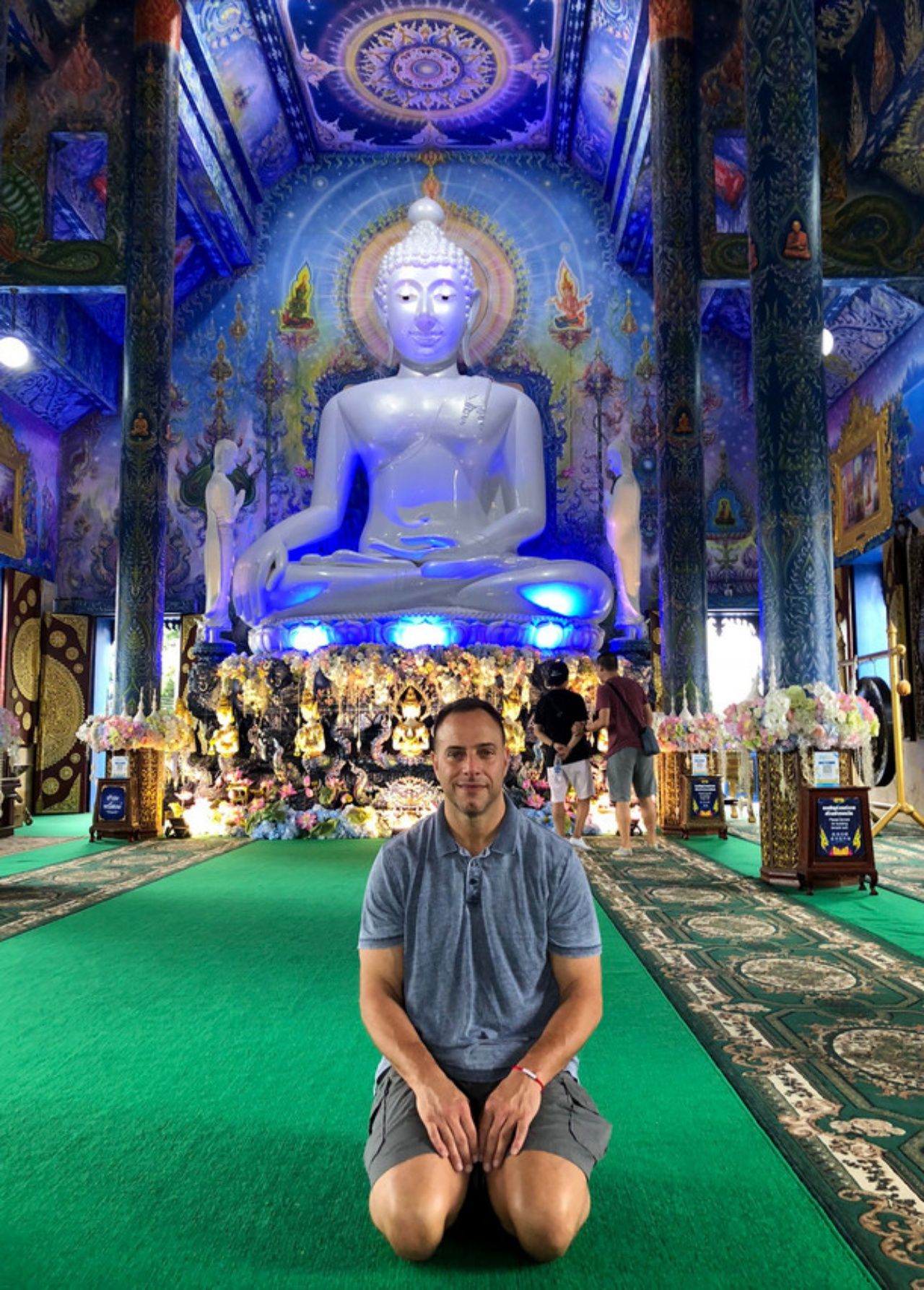 แมตต์ เดลปิอาโน เดินทางไหว้พระ 9 วัดเพื่อขอพรให้การทำสัญญาประสบความสำเร็จ (ภาพ : MATT DELPIANO)