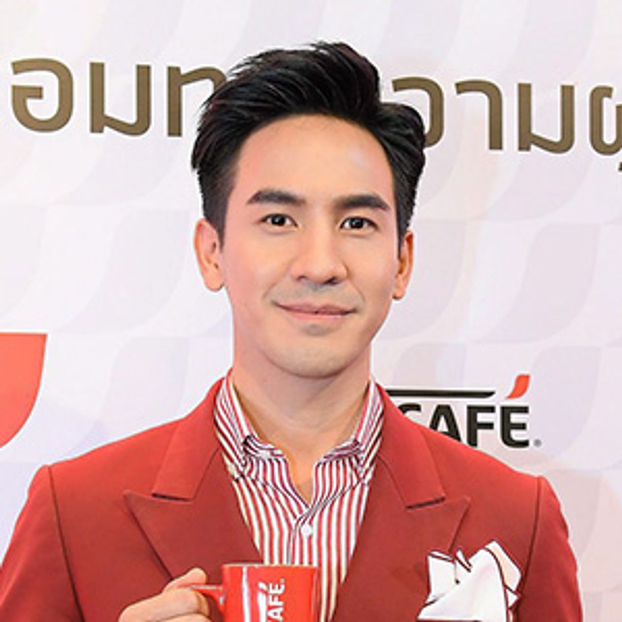 เนสกาแฟ ฉลอง ครบ 45 ปี ออกโฆษณาตัวใหม่ใช้ 3 พรีเซนเตอร์ โป๊ป-ธนวรรธน์, ปั้นจั่น-ปรมะ, พรอยมน-มนสภรณ์ ปล่อยลงยูทูบแค่ 2 วัน คนดูปาเข้าไป 10 ล้านวิว...ฮอตเว่อร์!