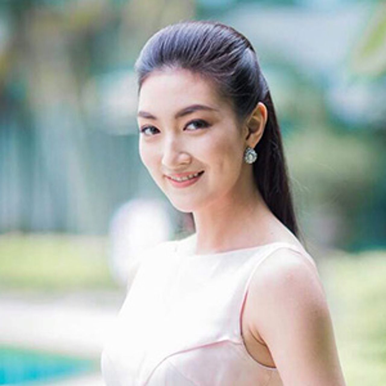 กระแสชุดไทยจะกลับมา แพนเค้ก-เขมนิจ ไปร่วมแถลงข่าว “สมโภชวัดโพธิ์ ประตูสู่มรดกพุทธ มรดกโลก” วันก่อน พร้อมเชิญชวนย้อนอารยธรรม 230 ปี งานจะมีวันที่ 1-11 พ.ย.นี้.