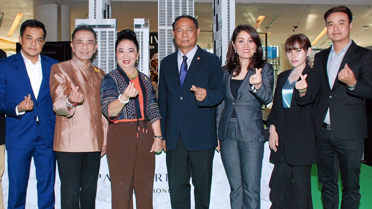 น่าซื้ออยู่ พล.อ.ดร.มนตรี สุภาพร เปิดงาน The Ultimate Property Fairs 2018 สุดยอดโครงการอสังหาริมทรัพย์ใจกลางเมือง ทั้งคอนโด-บ้านเดี่ยว และรีสอร์ต โดยมี ทัชฐนีย์ ศิริเยี่ยม, จันทร จันทราทิพย์, ดารัณ ศิริเรือง และ นิวัติ บุนนาค มาร่วมงานด้วย ที่สยามพารากอน วันก่อน.