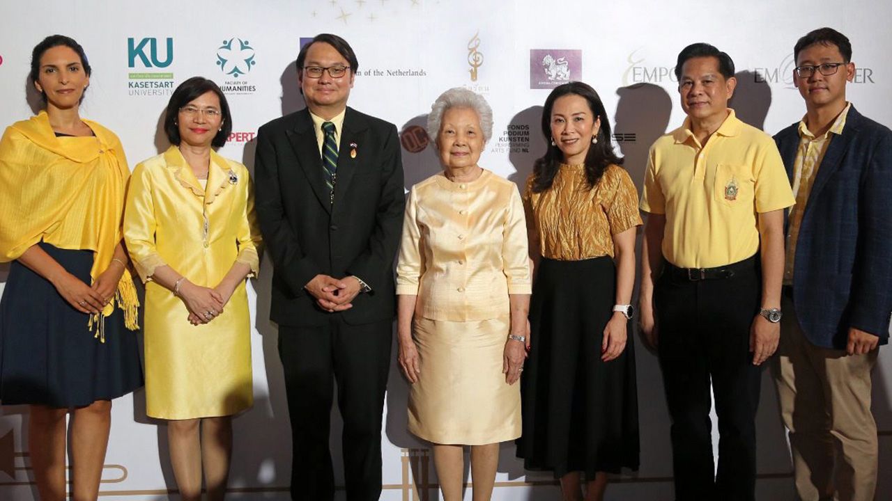 เทิดพระเกียรติ รศ.ดร.ภาธร ศรีกรานนท์ และ รศ.ดร.กิติมา อินทรัมพรรย์ จัดงาน 49 In Memory-ในความทรงจำนิรันดร์ เพื่อน้อมรำลึกในพระมหากรุณาธิคุณและอัจฉริยภาพทางด้านดนตรีโดยมี ท่านผู้หญิงสุมาลี จาติกวณิช และ พีระพันธุ์ สาลีรัฐวิภาค มาร่วมงานด้วย ที่ดิ เอ็มควอเทียร์ วันก่อน.