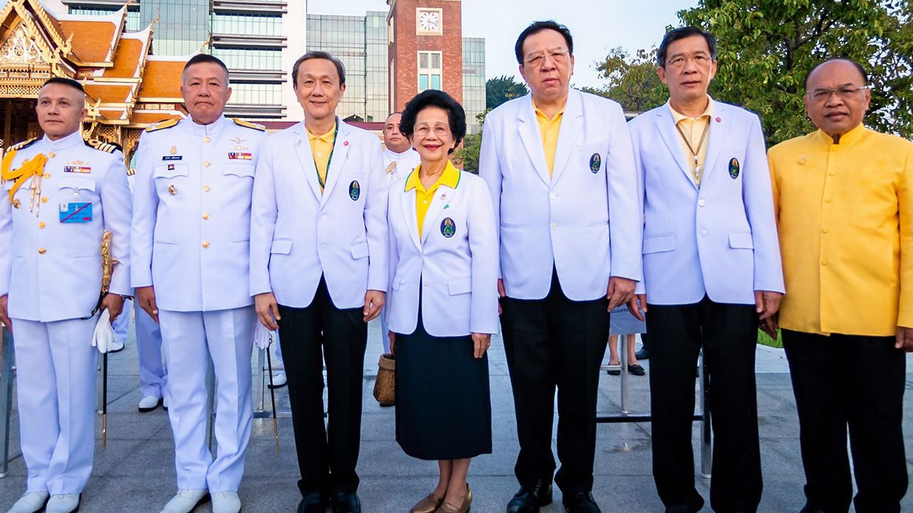 น้อมรำลึก ศ.ดร.นพ.ประสิทธิ์ วัฒนาภา เป็นประธานในงาน ศิระกรานพระภูบาลนวมินทร์ น้อมรำลึกในพระมหากรุณาธิคุณ พระบาทสมเด็จพระปรมินทรมหาภูมิพลอดุลยเดช บรมนาถบพิตร โดยมี พล.ร.อ.สุกิตติ เสงี่ยมพงษ์ และ ศ.พญ.ชนิกา ตู้จินดา มาร่วมงานด้วย ที่ รพ.ศิริราช วันก่อน.