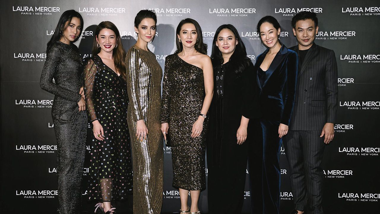 ใช้ดีจริง วริศรา ไพรสานฑ์กุล จัดงานเปิดตัว Laura Mercier Holiday 2018 Collection เมกอัพไอเท็มเด็ดแห่งปีได้รับความนิยมจากสาวทั่วโลก โดยมี ซาร่า เล็กจ์, อ้อยใจ วงศ์ลีลาภรณ์, ภิชาภัช มหาทิตยากุล และ กรกนก ยงสกุล มาร่วมงานด้วย ที่บ้านปาร์คนายเลิศ วันก่อน.