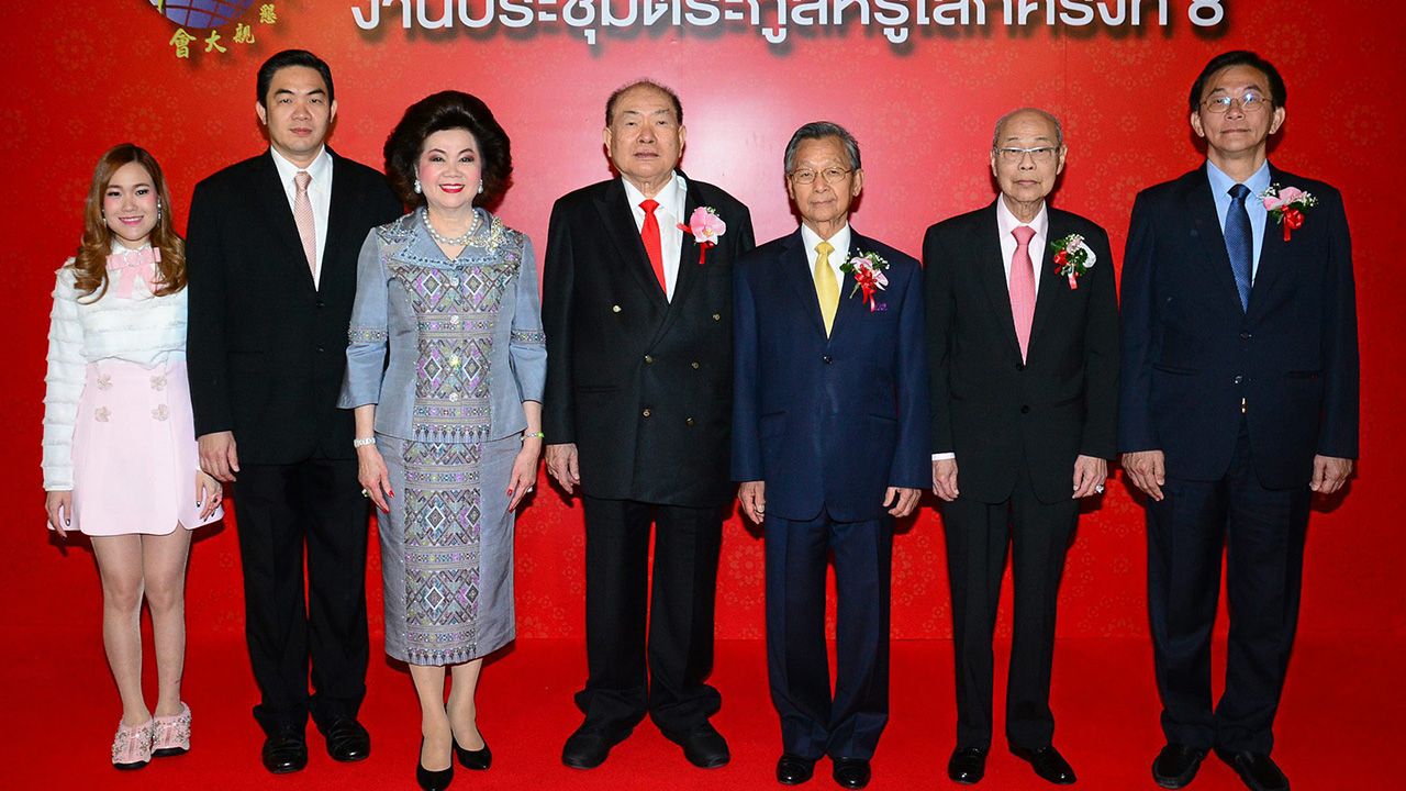 บิ๊กแฟมิลี่ วรวิทย์–พัชรา วีรบวรพงศ์ จัดงานประชุม ตระกูลหรูโลก ครั้งที่ 8 เพื่อส่งเสริมความสัมพันธ์อันดีระหว่างตระกูล โดยมี ชวน หลีกภัย, ดร.จิตติ ตั้งสิทธิ์ภักดี, สุรพล เตชะหรูวิจิตร, ศุภชัย วีรบวรพงศ์ และ พัชราวดี วีรบวรพงศ์ มาร่วมงานด้วย ที่โรงแรมปริ๊นซ์พาเลส วันก่อน.