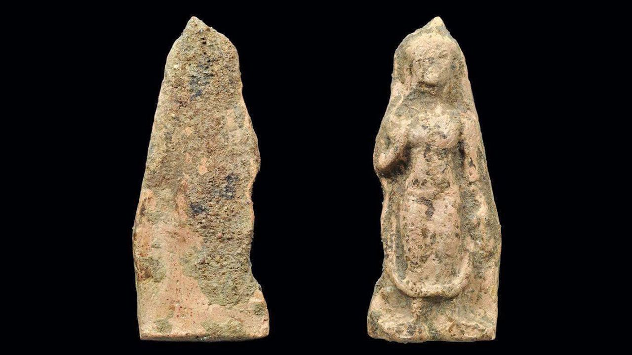 พระ​ห​ริ​ภุญ​ไช​ย​ยืนศิลปะ​ทวารวดีกรุ​วัด​มหาวันลำพูนของ ส.จ.​บ​อมเมือง​น่าน.