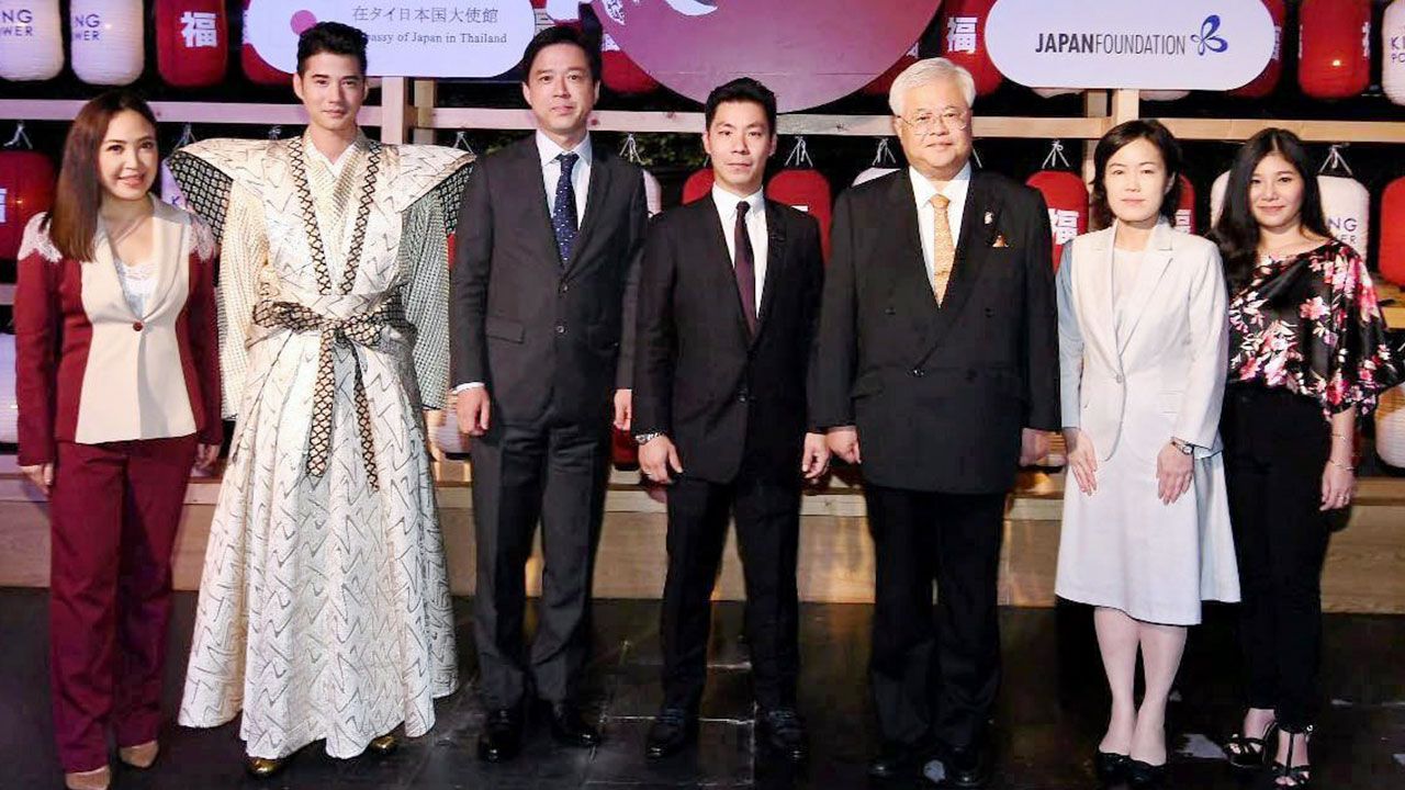ศิลปะ+อาหาร อภิเชษฐ์ ศรีวัฒนประภา เปิดงาน AKI-GUCHI เทศกาลญี่ปุ่นรวบรวมศิลปวัฒนธรรมร่วมสมัยและอาหารเลิศรส จัดถึง 30 ก.ย. โดยมี ชิเงกิ โคบายาชิ, อาซาโกะ ซากุราอิ, จรสพรรณ สวัสดิวัตน์ ณ อยุธยา และ มาริโอ้ เมาเร่อ มาร่วมงานด้วย ที่คิง เพาเวอร์ รางน้ำ วันก่อน.