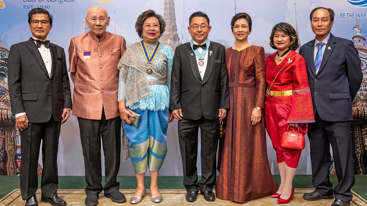แปดสิบแปดปี พิชัย รัตตกุล เปิดงานฉลอง “88 ปีโรตารี่ประเทศไทย” โดยมี มาลีรัตน์ ปลื้มจิตรชม, นครินทร์ รัตนกิจสุนทร, สุรพล ทวีแสงสกุลไทย, รุ่งรานี แสงศิริ, นคร ปลื้มจิตรชม และ วราภรณ์ รัตนกิจสุนทร มาร่วมงานด้วย ที่โรงแรมแกรนด์ไฮแอท เอราวัณ วันก่อน.