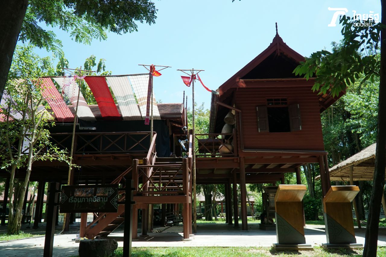 บ้านเรือนไทยภาคอีสาน