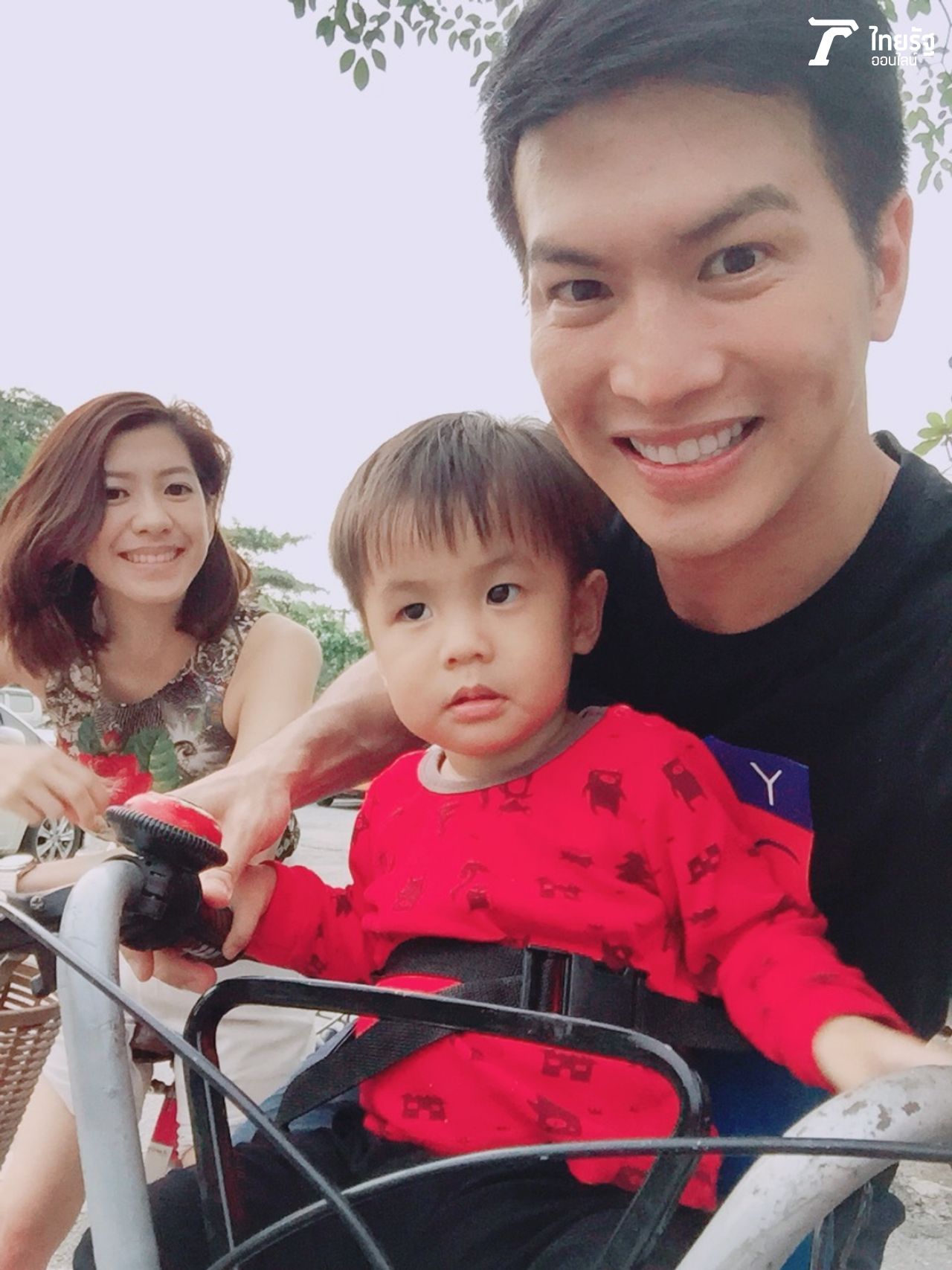 คุณพ่อยังหล่อเฟี้ยว ปิ๊ก ธเนศพิพิฒ อธิบุญยสิทธิ์ กับคุณลูกน้องคูเปอร์ ณัฐ์ธเนศ อธิบุญยสิทธิ์