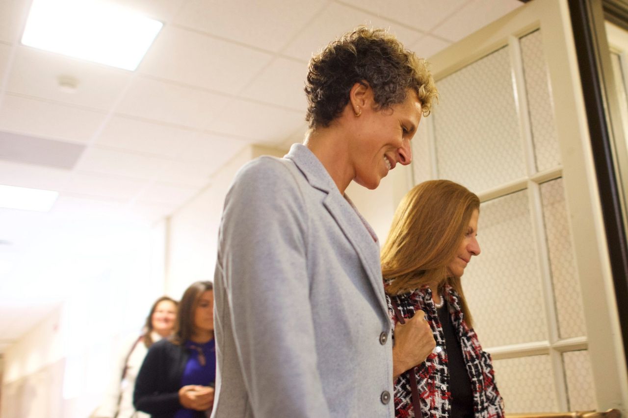  แอนเดรีย คอนสแตนด์ โจทก์ที่ยื่นฟ้องบิล คอสบี รู้สึกดีใจที่ผู้ทำผิดกับเธอ ได้รับการลงโทษ 