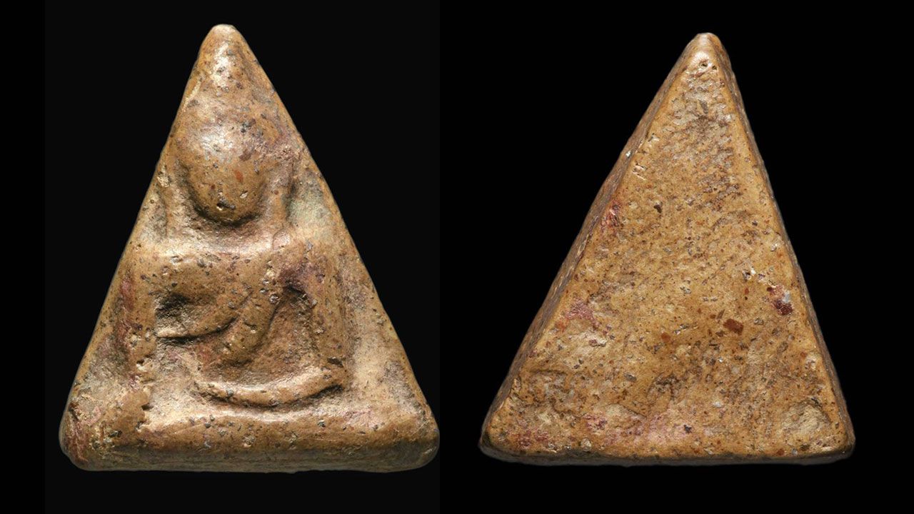 พระนางพญา พิมพ์สังฆาฏิกรุวัดนางพญาพิษณุโลกของพ.ต.อ.วุฒิวัฒน์ รักษาชาติ.