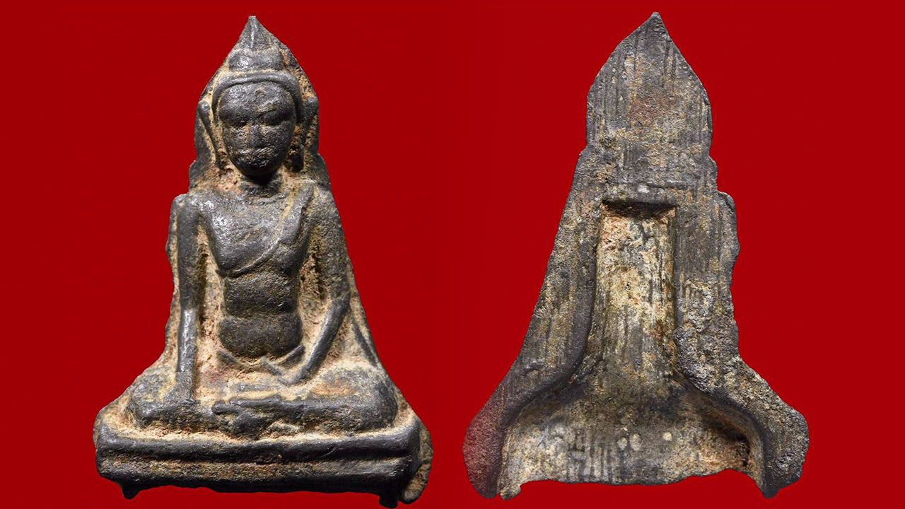 พระร่วงนั่งหลังลิ่ม กรุวัดช้างล้อมสุโขทัย ของพิภูชัยชยะกุล.