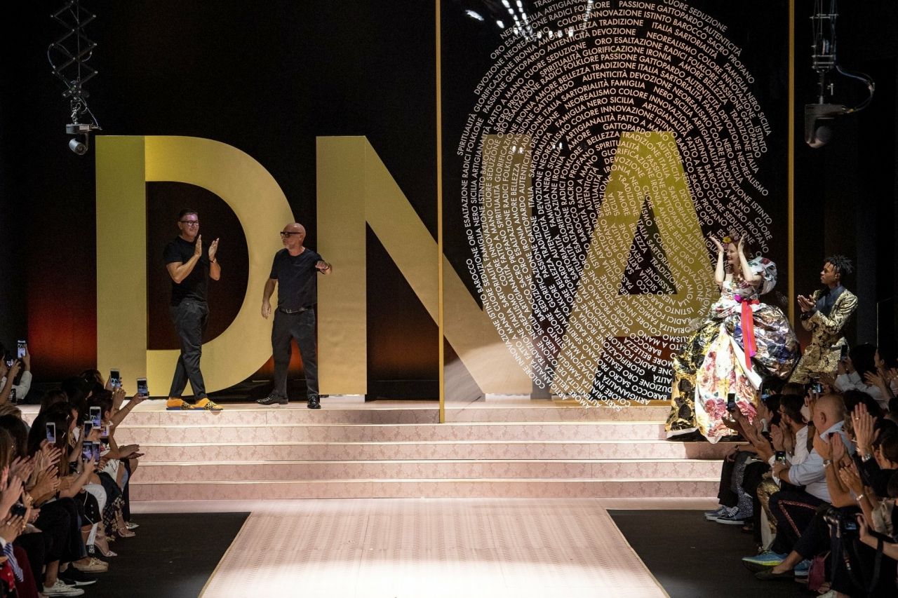 ภาพ FB : Women's Fashion Week