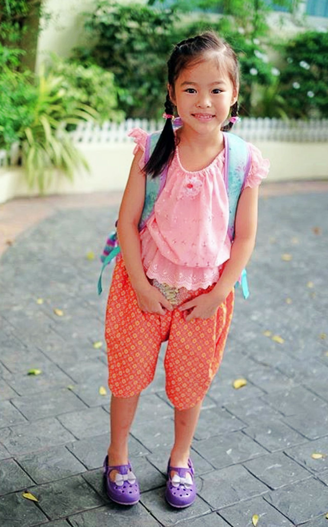 น้องณิริน ลูกแม่หนิง เสื้อลูกไม้กับโจงกระเบนน่ารักมากๆ 