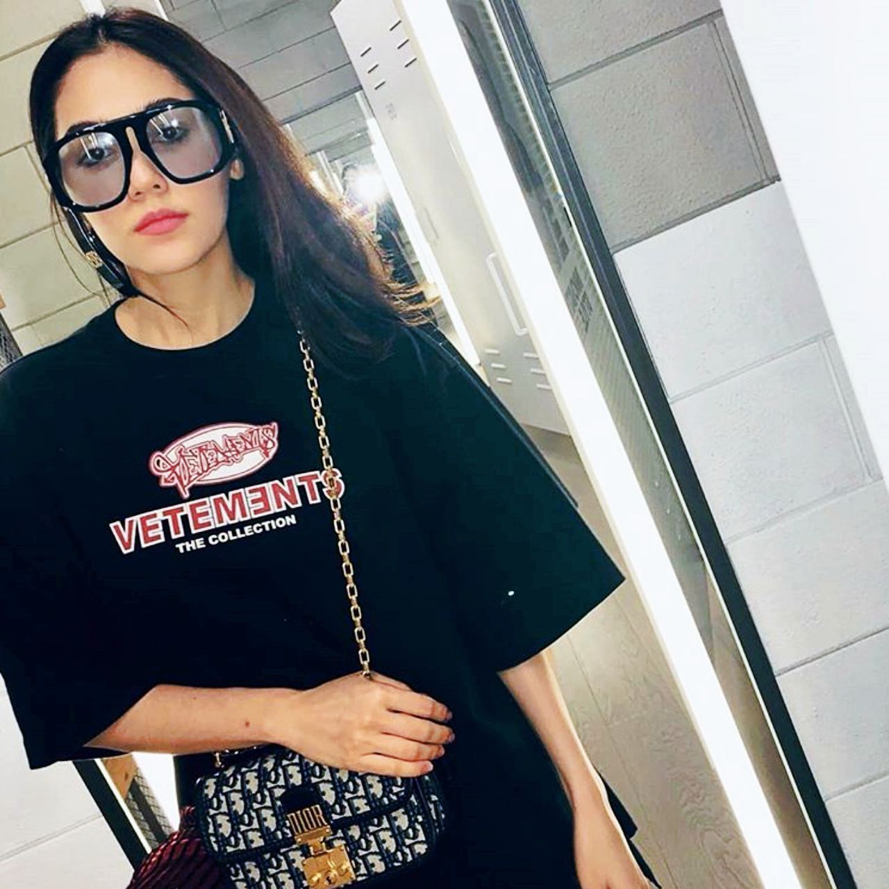 ใส่แว่นช่วย