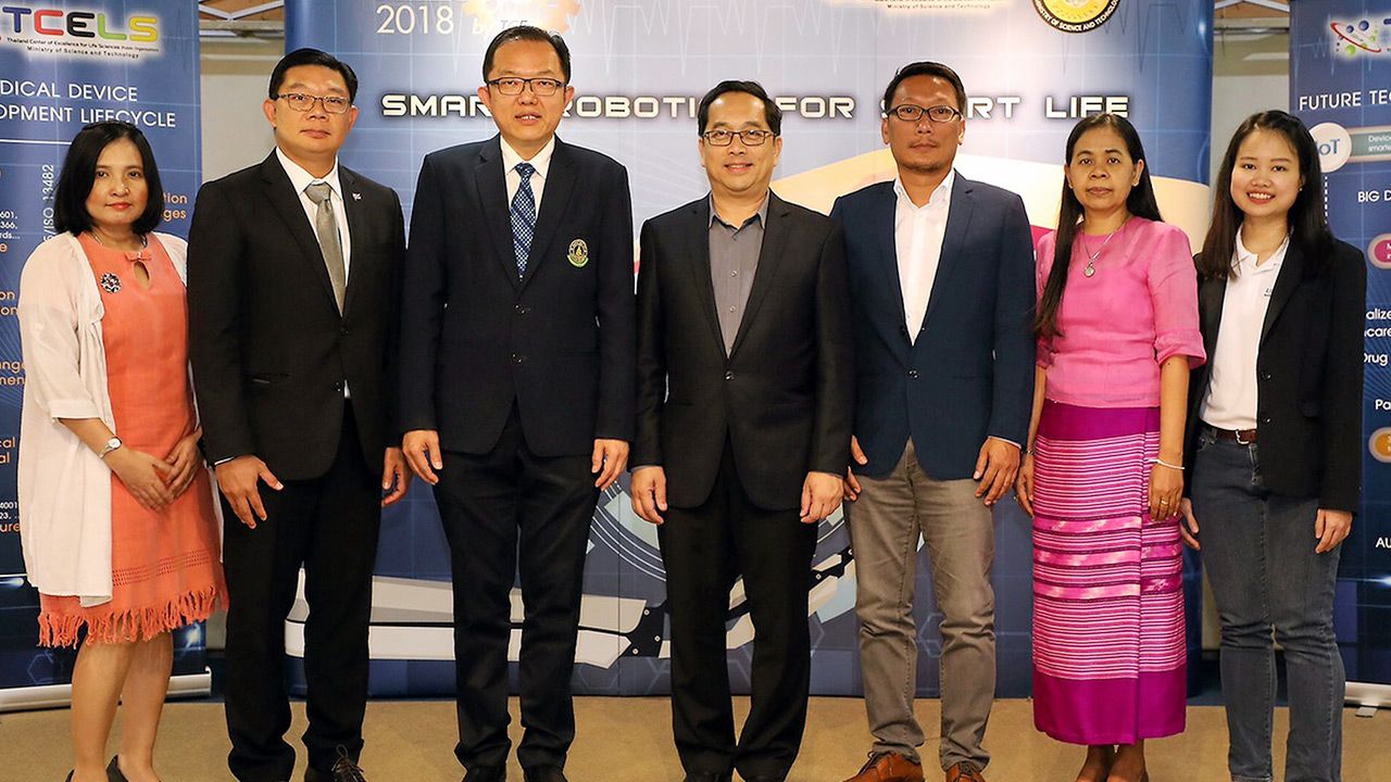 เชิญประกวด - ดร.นเรศ ดำรงชัย แถลงข่าวการประกวดสุดยอดหุ่นยนต์ทางการแพทย์เพื่อสุขภาพ “i-MEDBOT Innovation Contest 2018” โดยมี รศ.นพ.เชิดชัย นพมณีจำรัสเลิศ,เฉลิมพล ปุณโณทก และ ดร.ศิรศักดิ์ เทพาคำ มาร่วมงานด้วย ที่กระทรวงวิทยาศาสตร์และเทคโนโลยีวันก่อน.