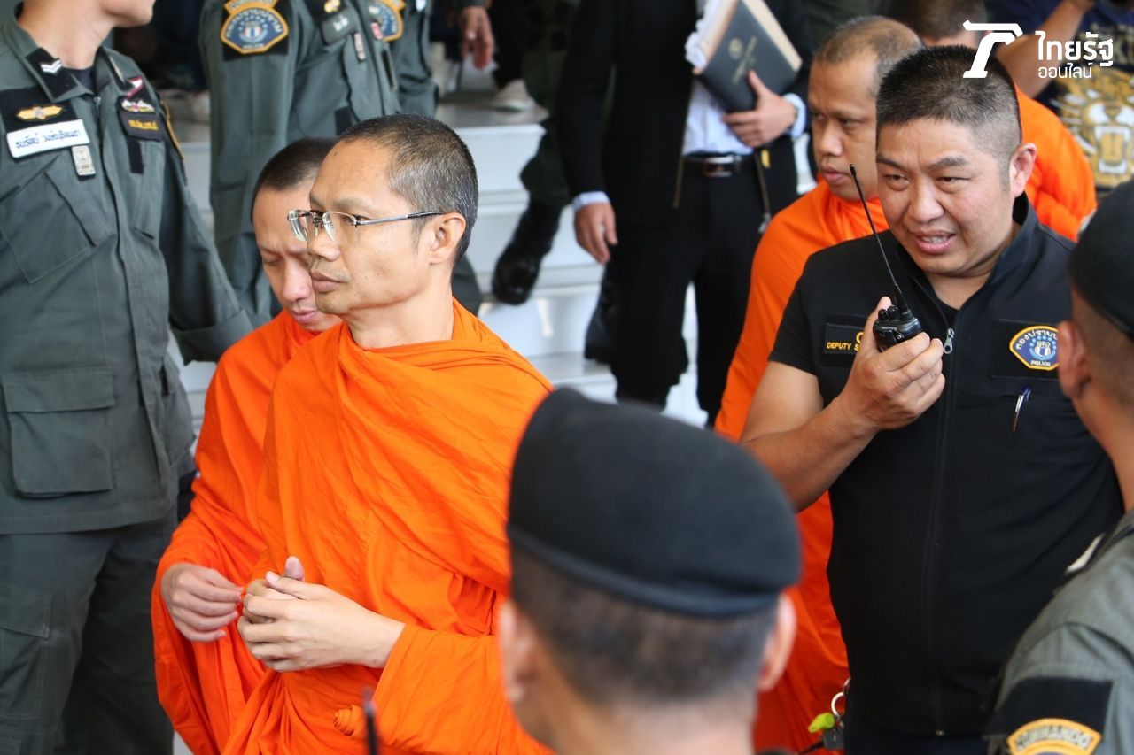 พระวิจิตรธรรมาภรณ์ หรือเจ้าคุณเทอด ผู้ช่วยเจ้าอาวาสวัดสระเกศ 