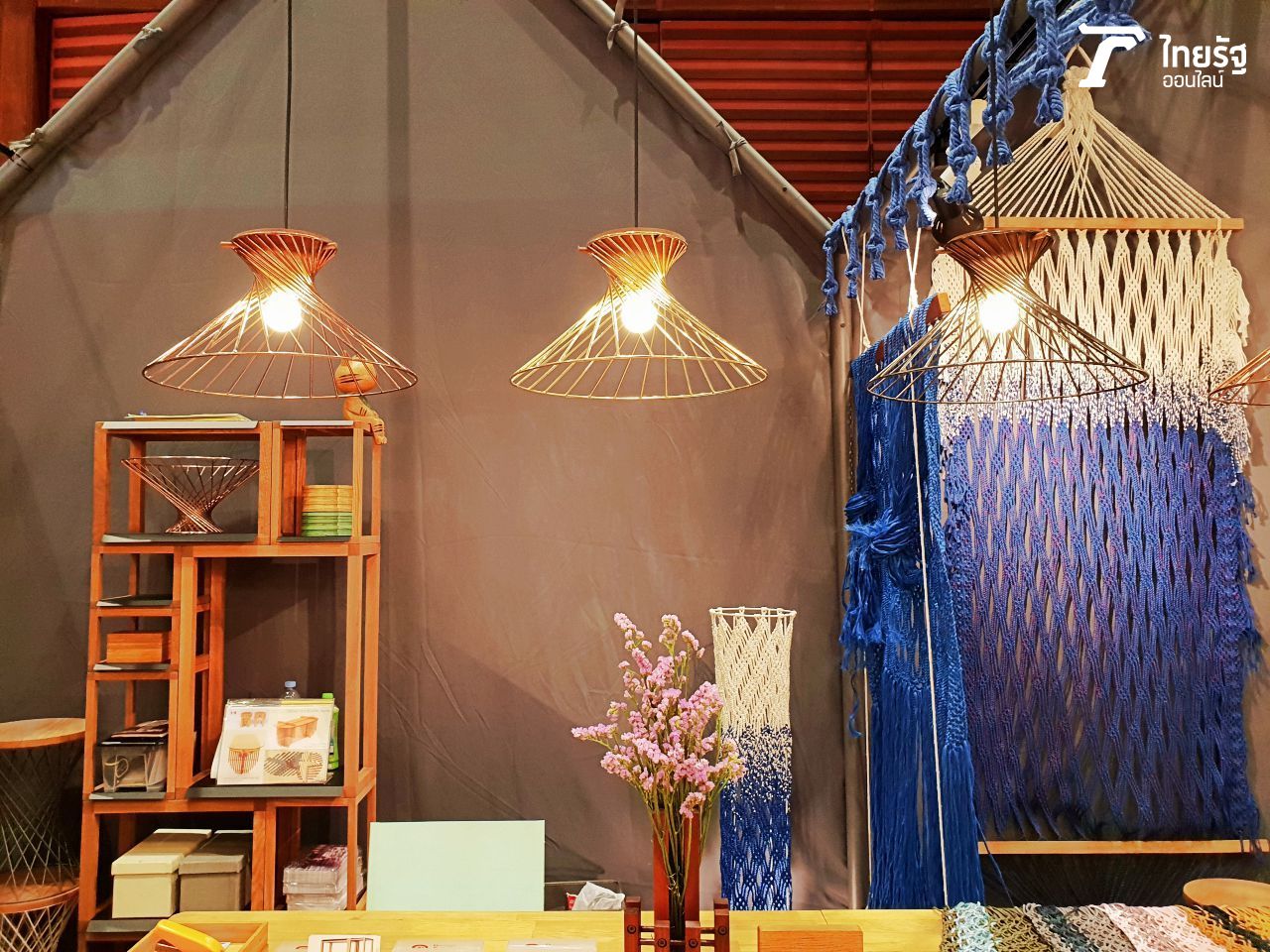 สานแบบนี้ให้อารมณ์ บ้านๆ แต่แอบอบอุ่นไงไม่รู้ 