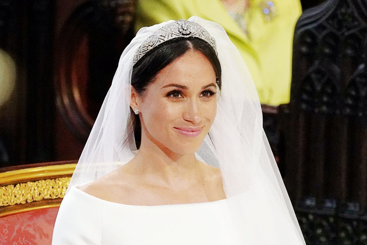 เทียร่างามคู่กับสาวงาม