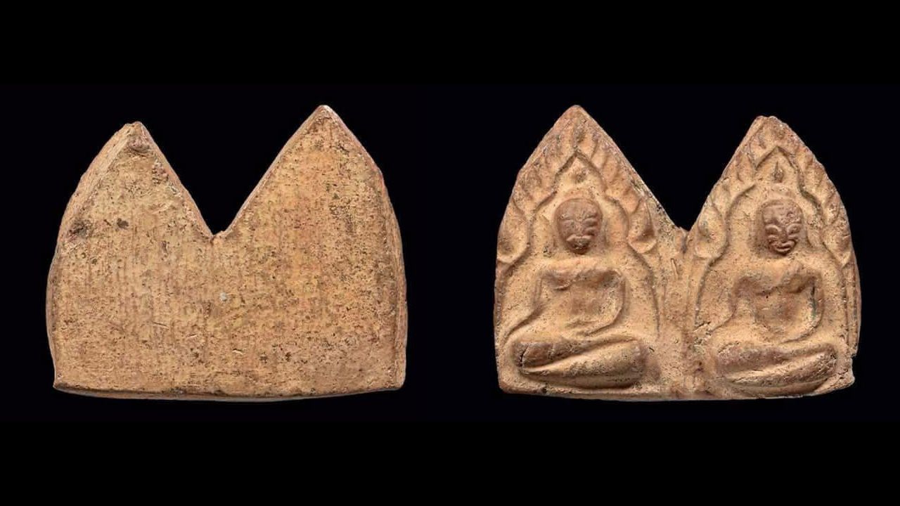 พระขุนแผนพลายคู่ กรุ วัดบ้านกร่าง สุพรรณบุรี ของ วชิรพงษ์ วีรารักษ์.