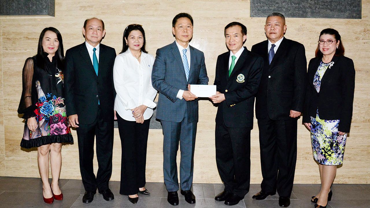 เพื่อการศึกษา นเรศ งามอภิชน มอบเงินจำนวน 300,000 บาท ให้แก่ สราวุธ วัชรพล เพื่อสมทบทุน มูลนิธิไทยรัฐ โดยมี พล.อ.อ.ชาญฤทธิ์ พลิกานนท์, จุมพล ริมสาคร, ศศิศุภา สุคนธทรัพย์, อาภาภรณ์ โกศลกุล และ ไพลิน ศิริพัฒน์ มาร่วมในพิธีด้วย ที่ สนง.นสพ.ไทยรัฐ วันก่อน.