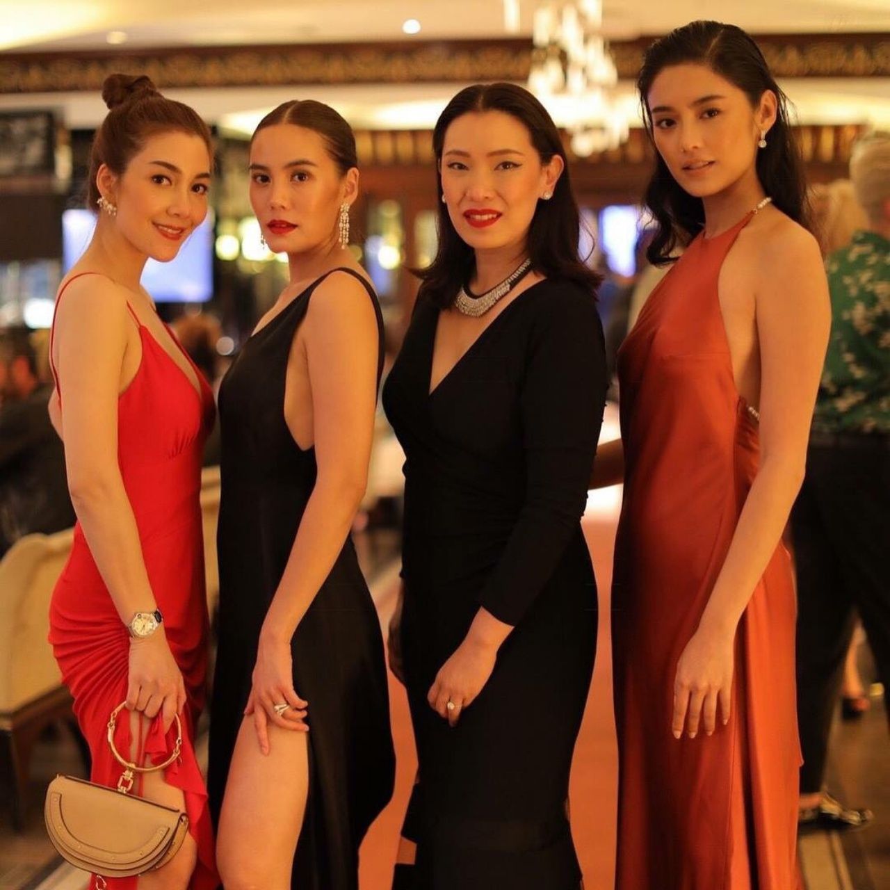 อีกชุดของ เจนี่ วุ้นเส้น โยเกิร์ต เรียบหรู สวยสตั๊นท์