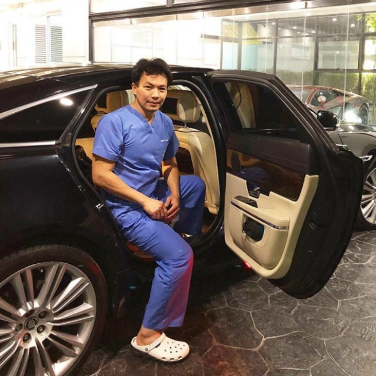 หมอสอง นพรัตน์