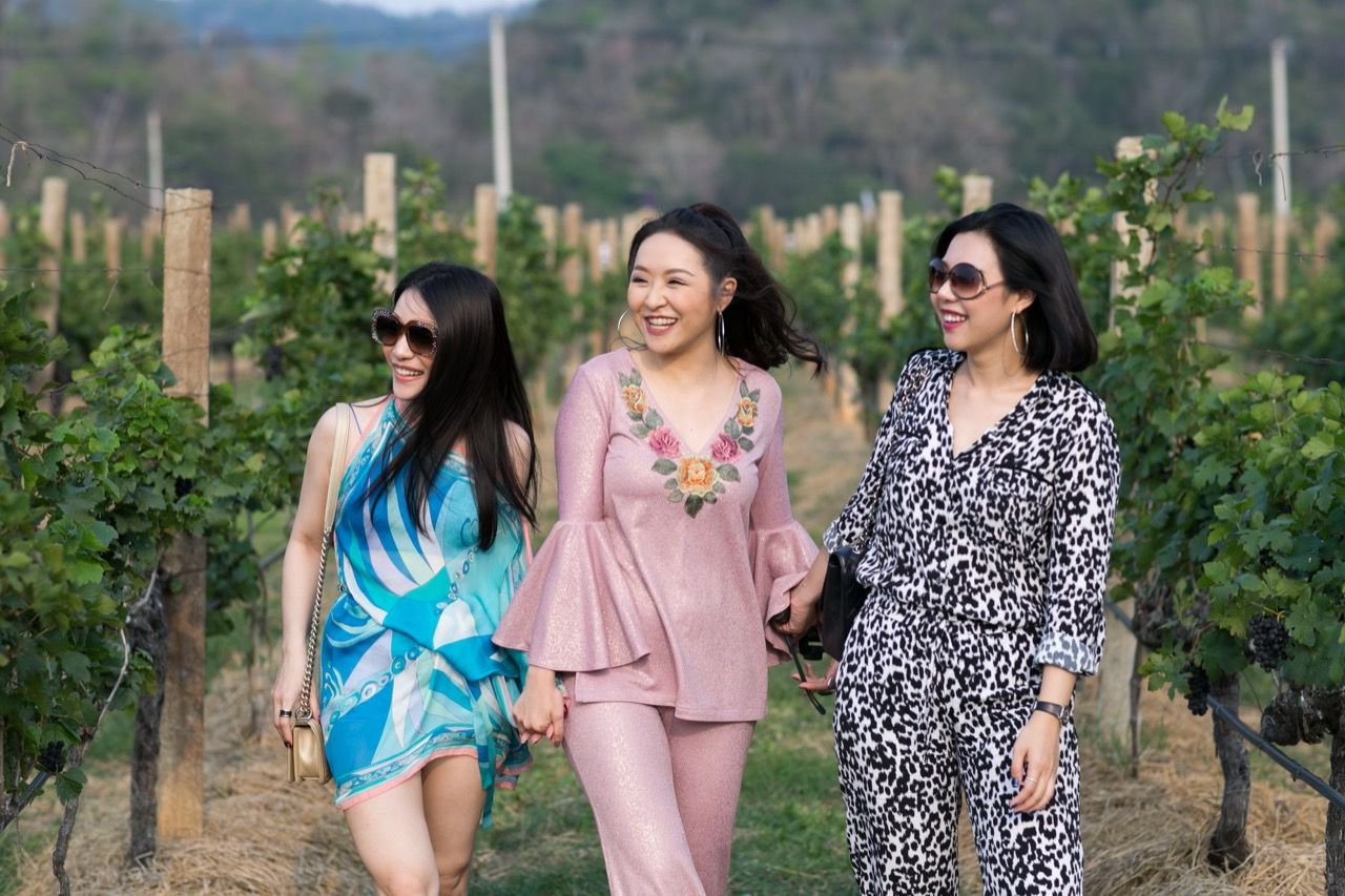 ณิชชา บุณยากร และณชา จึงกานต์กุล กับเพื่อสาว