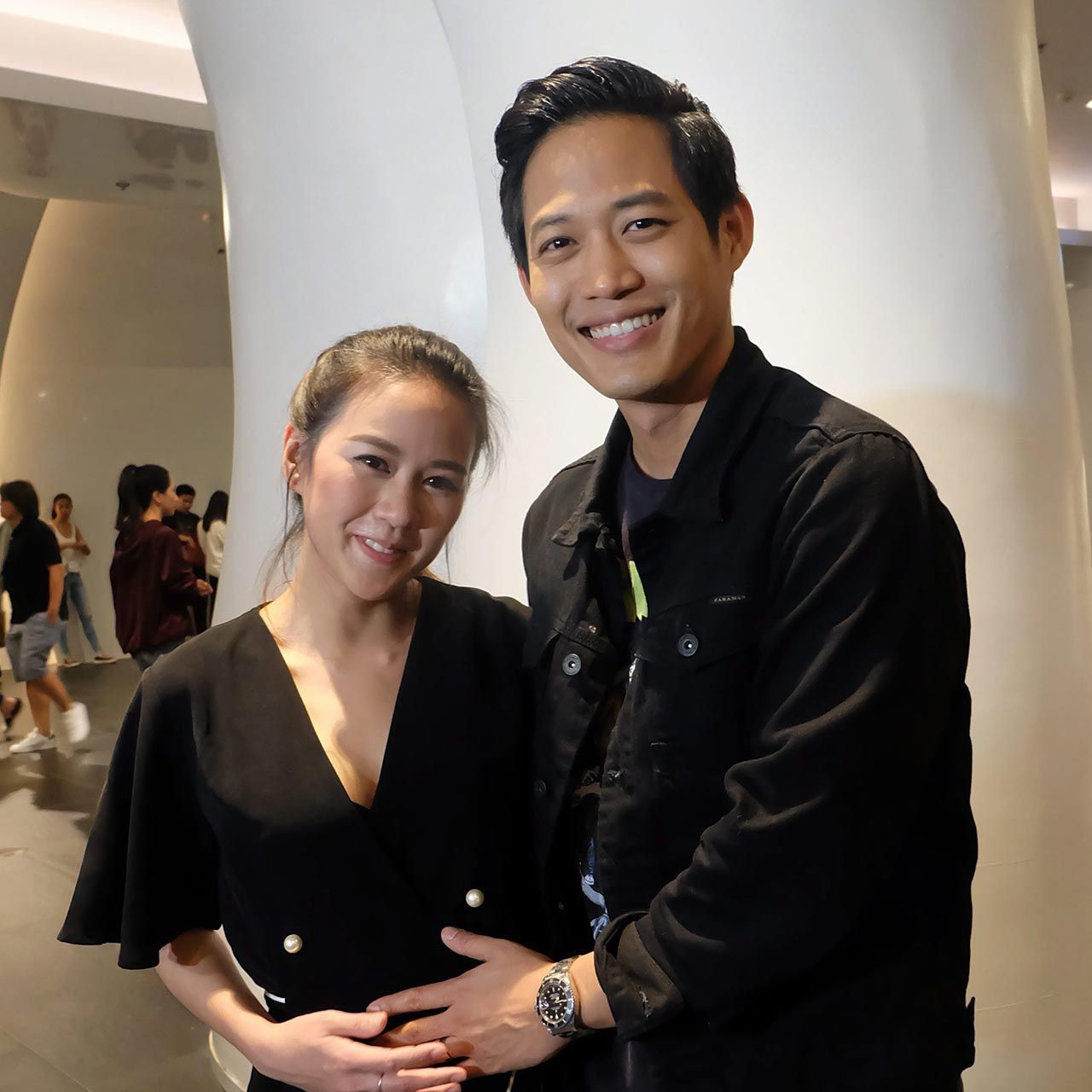 เมียท้อง! 6 เดือน ตู่-ภพธร แสดงความรับผิดชอบ ที่ทำ นุช ท้อง! (อิอิ) สระผมให้ในอ่างอาบน้ำ ซีนนี้แชร์กันกระหน่ำ 3 ล้านวิว เพราะสาวๆ อิจฉามว้าก..ก.