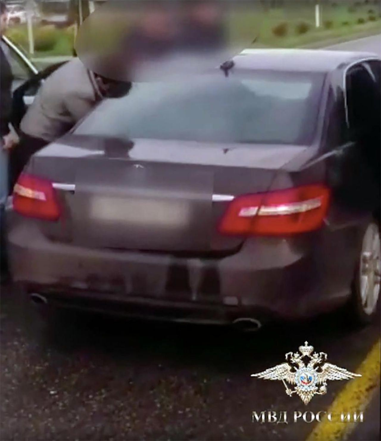 วินาทีที่ตำรวจจับกุมลูกชายผู้จ้างวานฆ่าครอบครัวตัวเอง