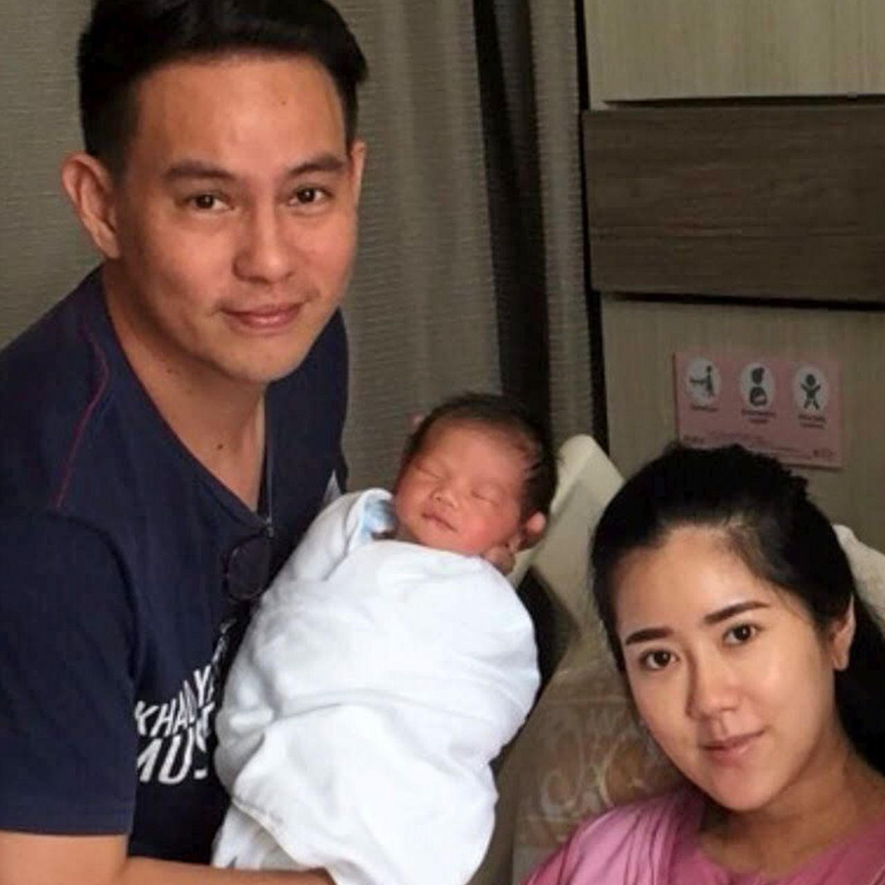 ตะลุ้ง...ตุ้งแช่! ได้ลูกชายรับตรุษจีนที่ผ่านมา แมน ศุภกิจ กับ โมเด็ม กุลรัศมิ์ ปลื้ม ตั้งชื่อลูกชายว่า น้องจีน-ธัชชนน ตังทัตสวัสดิ์ เฮงสมใจ.