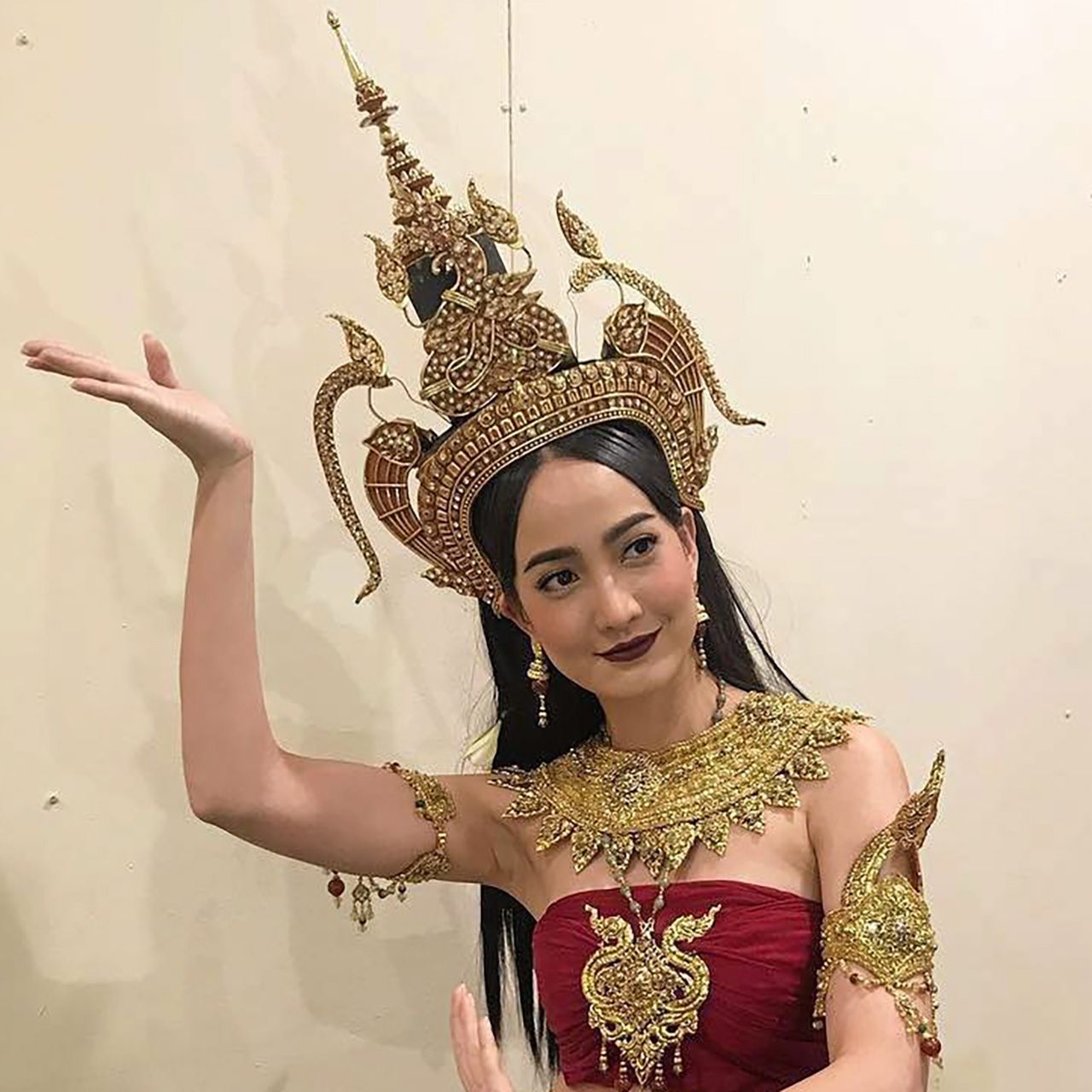ไปรำบวงสรวงบูชาพญานาคงานเลี้ยงภายในของผู้พิพากษาสมทบที่ จ.อุดรธานี แต้ว-ณฐพร ไม่รับเงินค่าจ้างสักบาท แต่ขอบริจาคให้ศาลเยาวชนอุดรธานี... กราบหัวใจนางเลย.