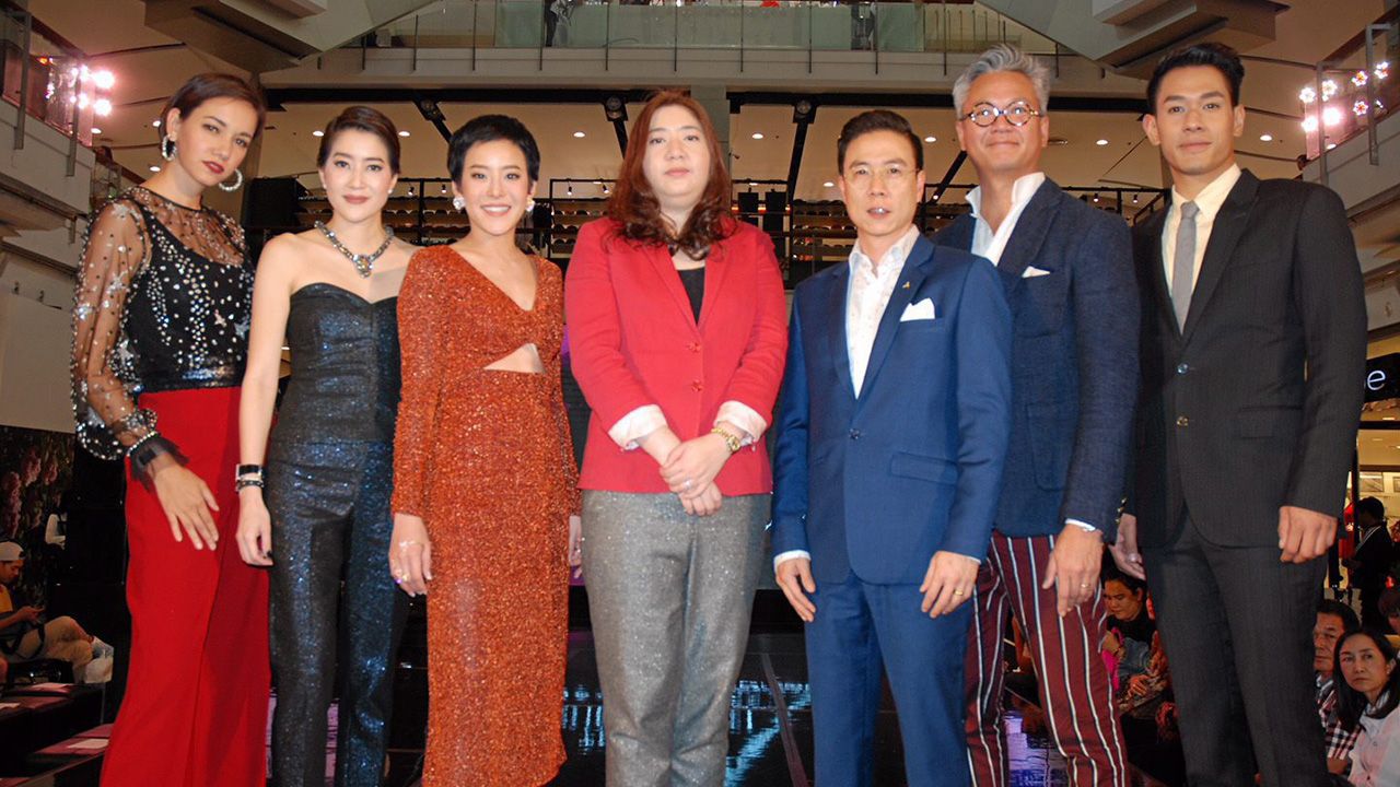 เปิดรันเวย์ - นาฎนภางค์ จงสมจิตร ผู้ช่วยกรรมการและรักษาการตลาด ช่อง 7 เปิดเวทีแถลงข่าว “ไทยซูเปอร์โมเดลคอนเทสต์ 2018” พร้อมเปิดตัวผู้ผ่านการคัดเลือก 20 คน โดยมี โสภิตนภา ชุ่มภาณี, ปณิตา ธรรมวัฒนะ ฯลฯ มาร่วมงาน ที่ศูนย์การค้าเซ็นทรัลเวิลด์ วันก่อน.