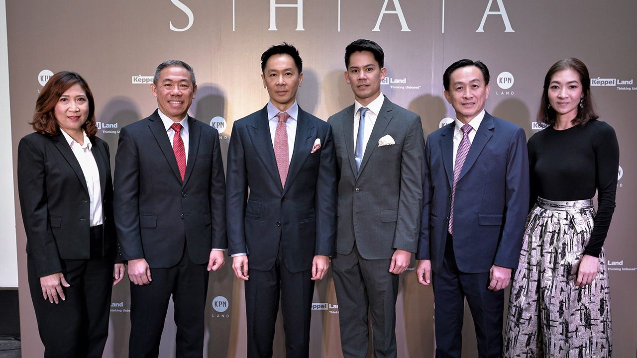 น่าอยู่จริง กฤษณ์ ณรงค์เดช และ แซม มูน ตง เปิดตัวคอนโดมิเนียมระดับลักชัวรีแบรนด์ใหม่ล่าสุด “SHAA ASOKE” โดยมี กรณ์ ณรงค์เดช, ระวี ธาตุนิยม, กันตลักษณ์ หงส์ลดารมภ์ และ อลิวัสสา พัฒนถาบุตร มาร่วมงานด้วย ที่สำนักงานขายโครงการ ซอยสุขุมวิท 39 วันก่อน.